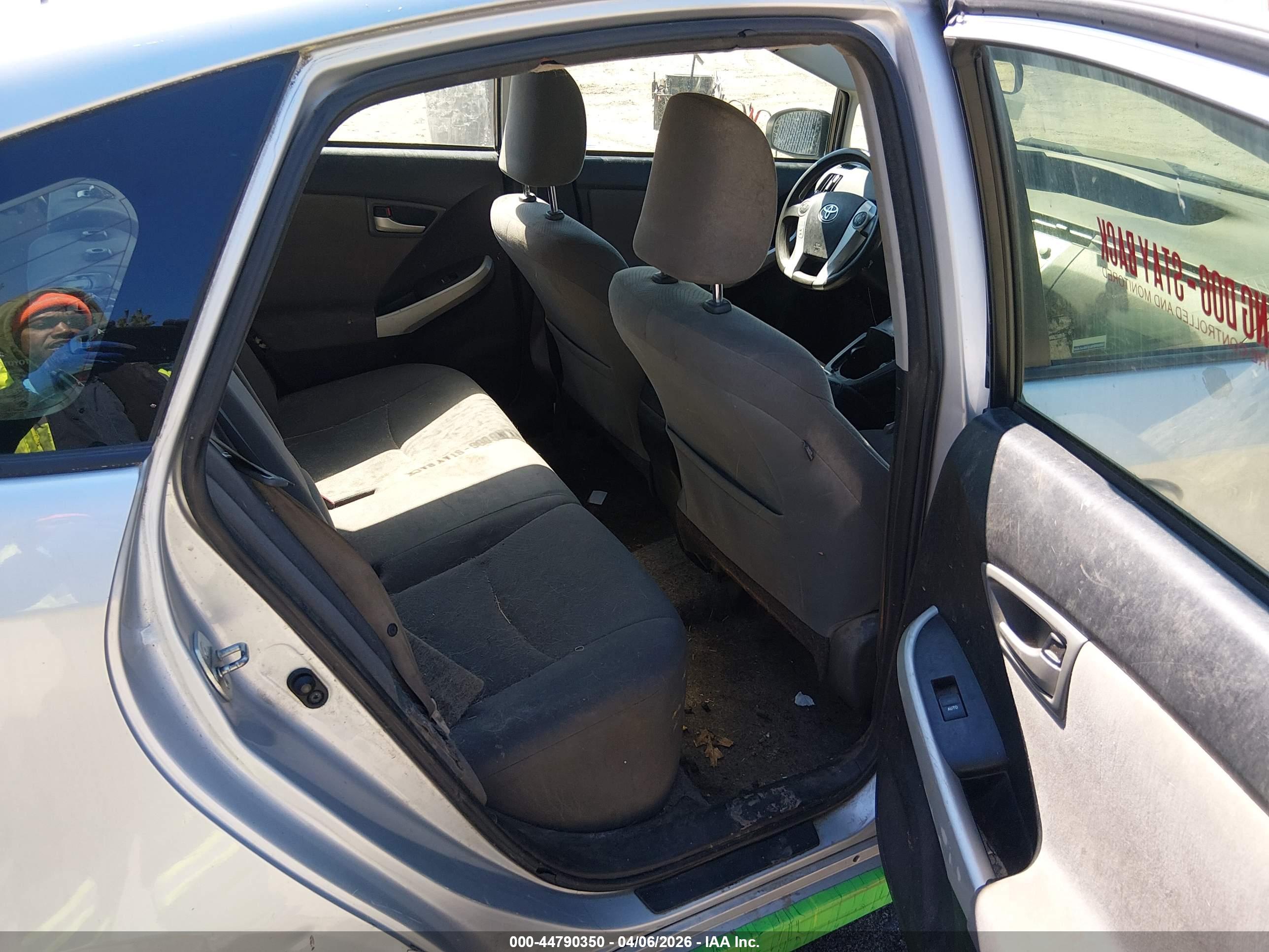 TOYOTA PRIUS image 8