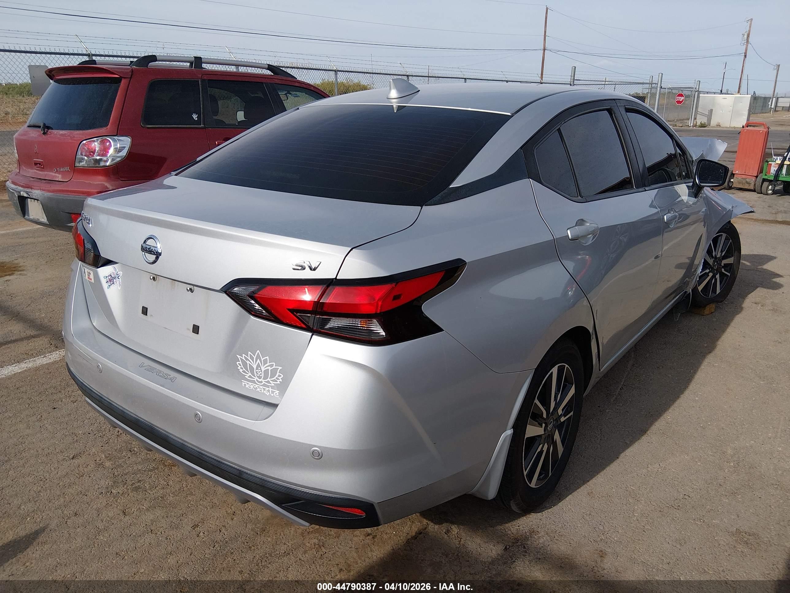 NISSAN VERSA image 4