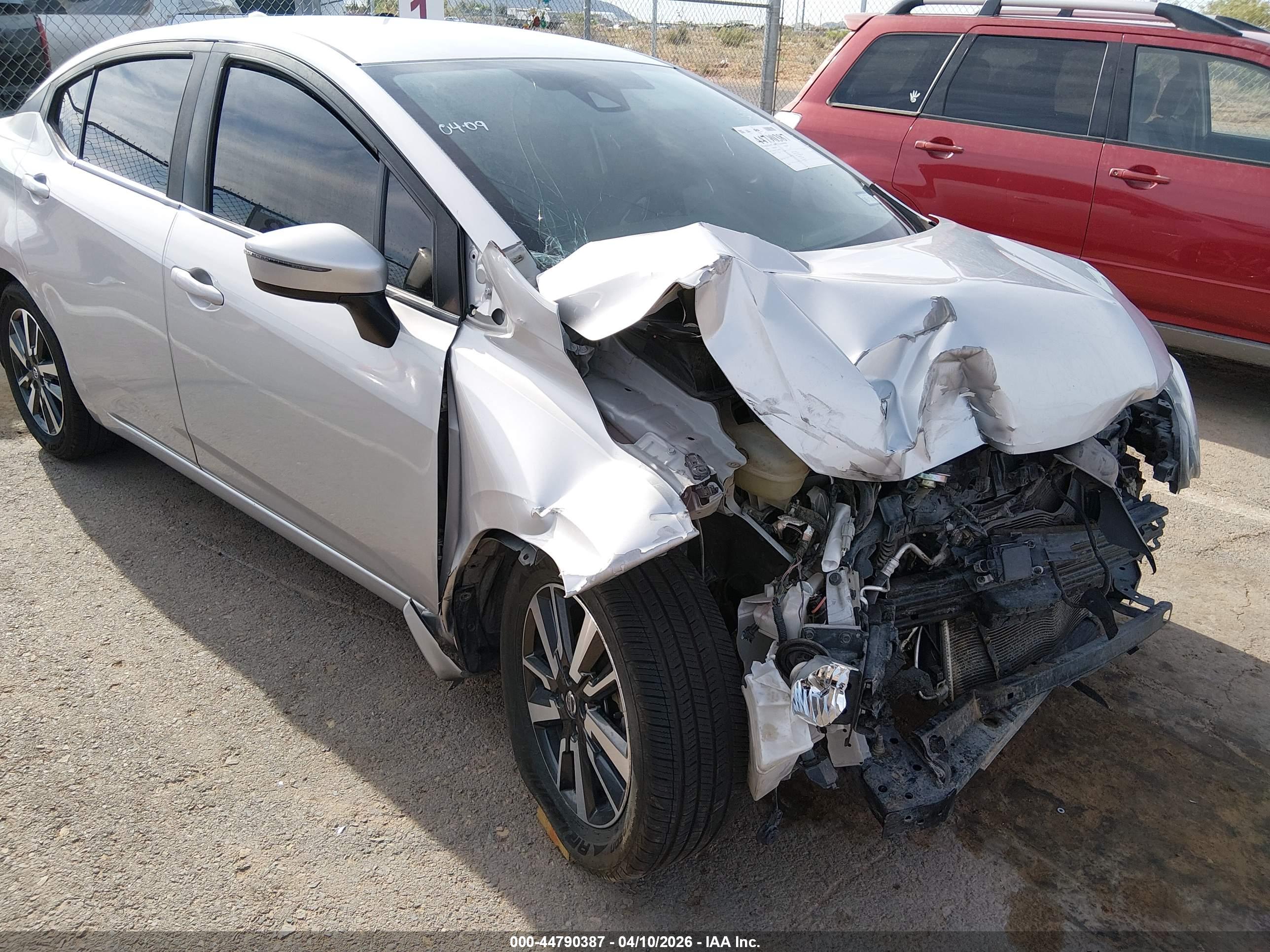 NISSAN VERSA image 6