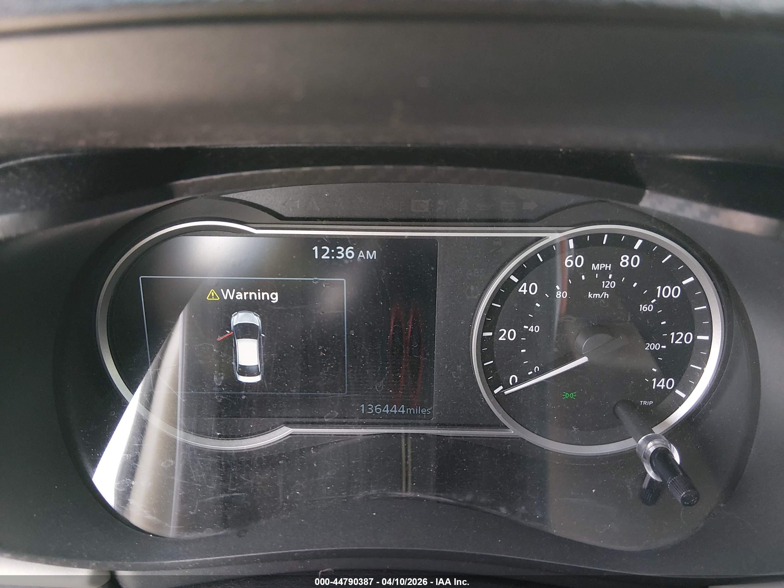 NISSAN VERSA image 7