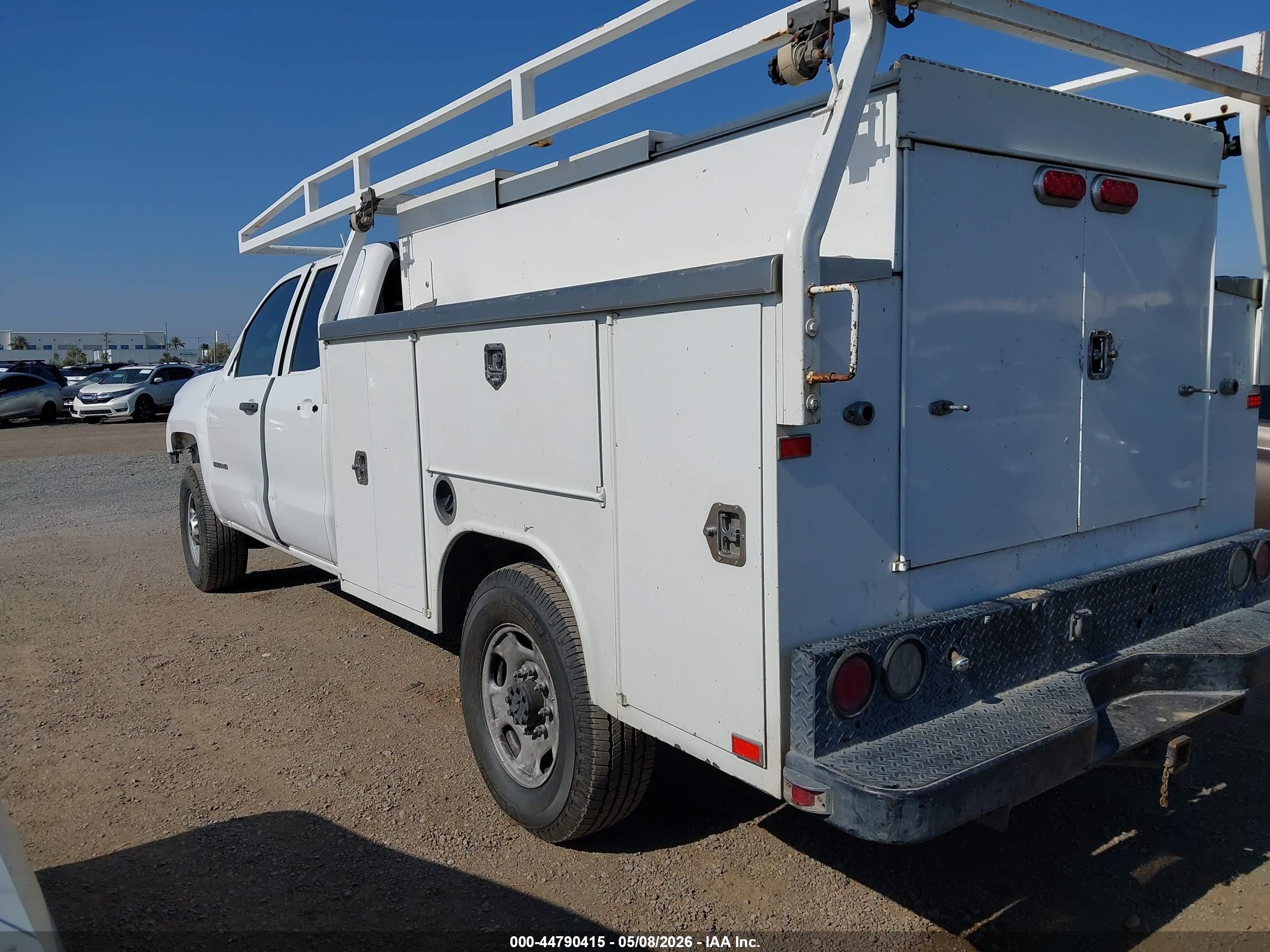 CHEVROLET SILVERADO image 3