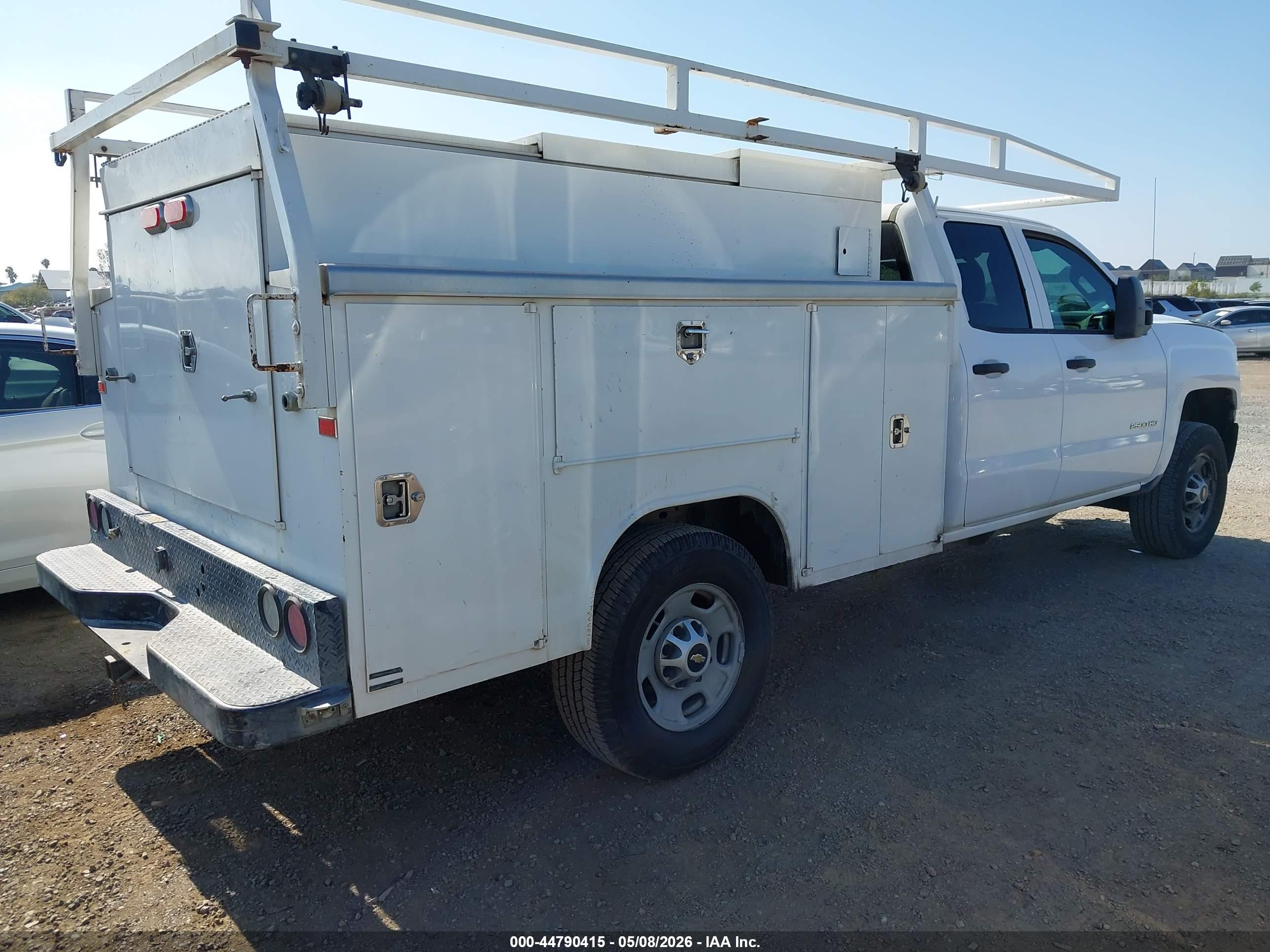 CHEVROLET SILVERADO image 4