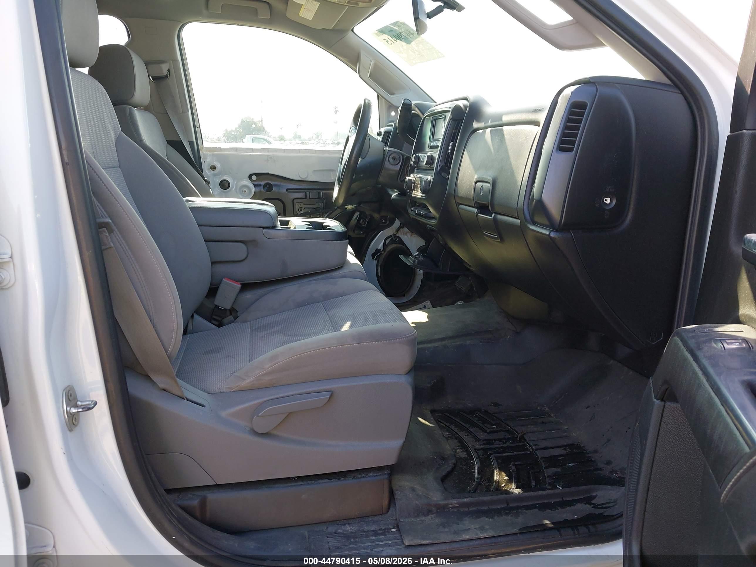 CHEVROLET SILVERADO image 5