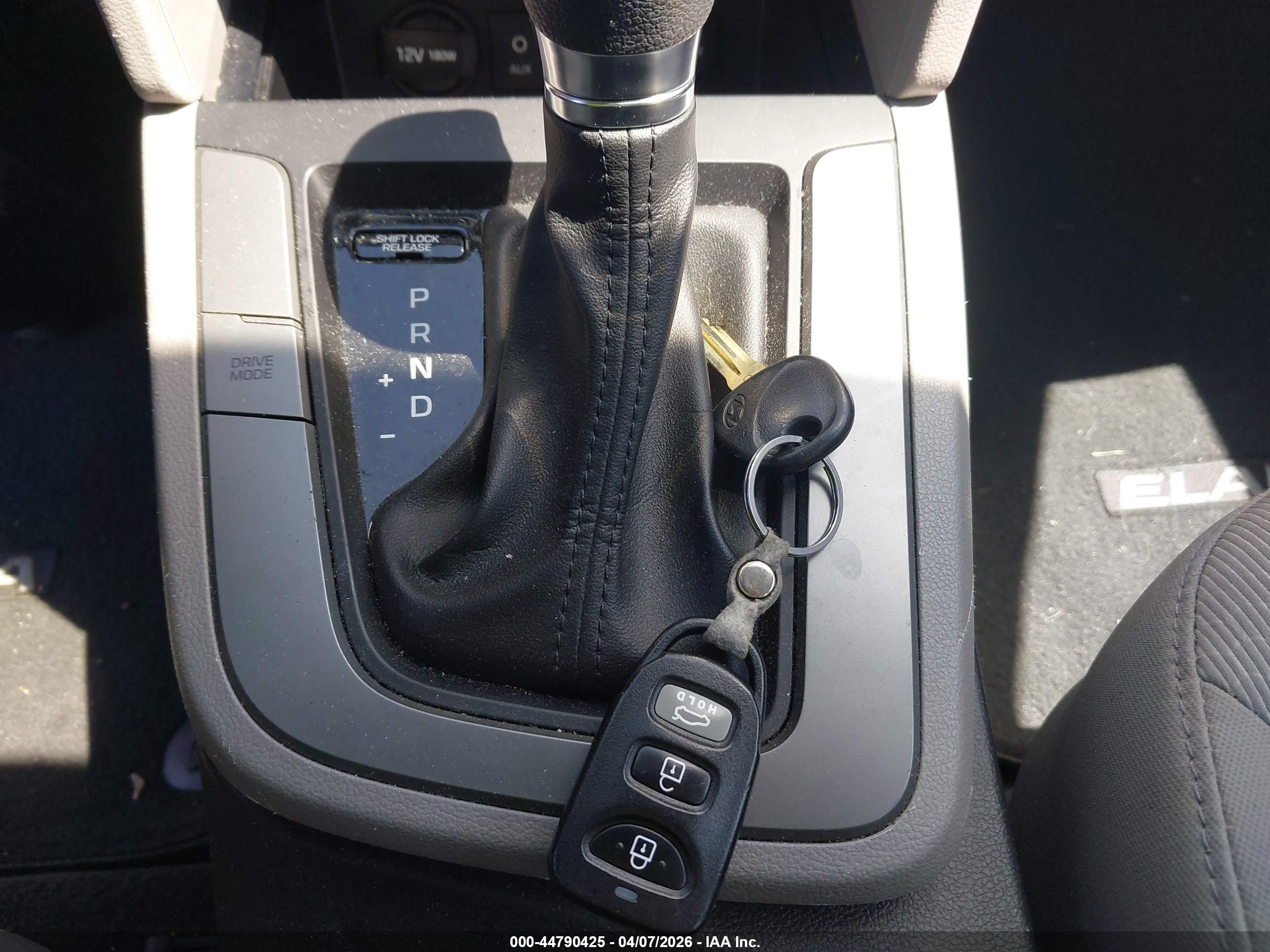 HYUNDAI ELANTRA image 11