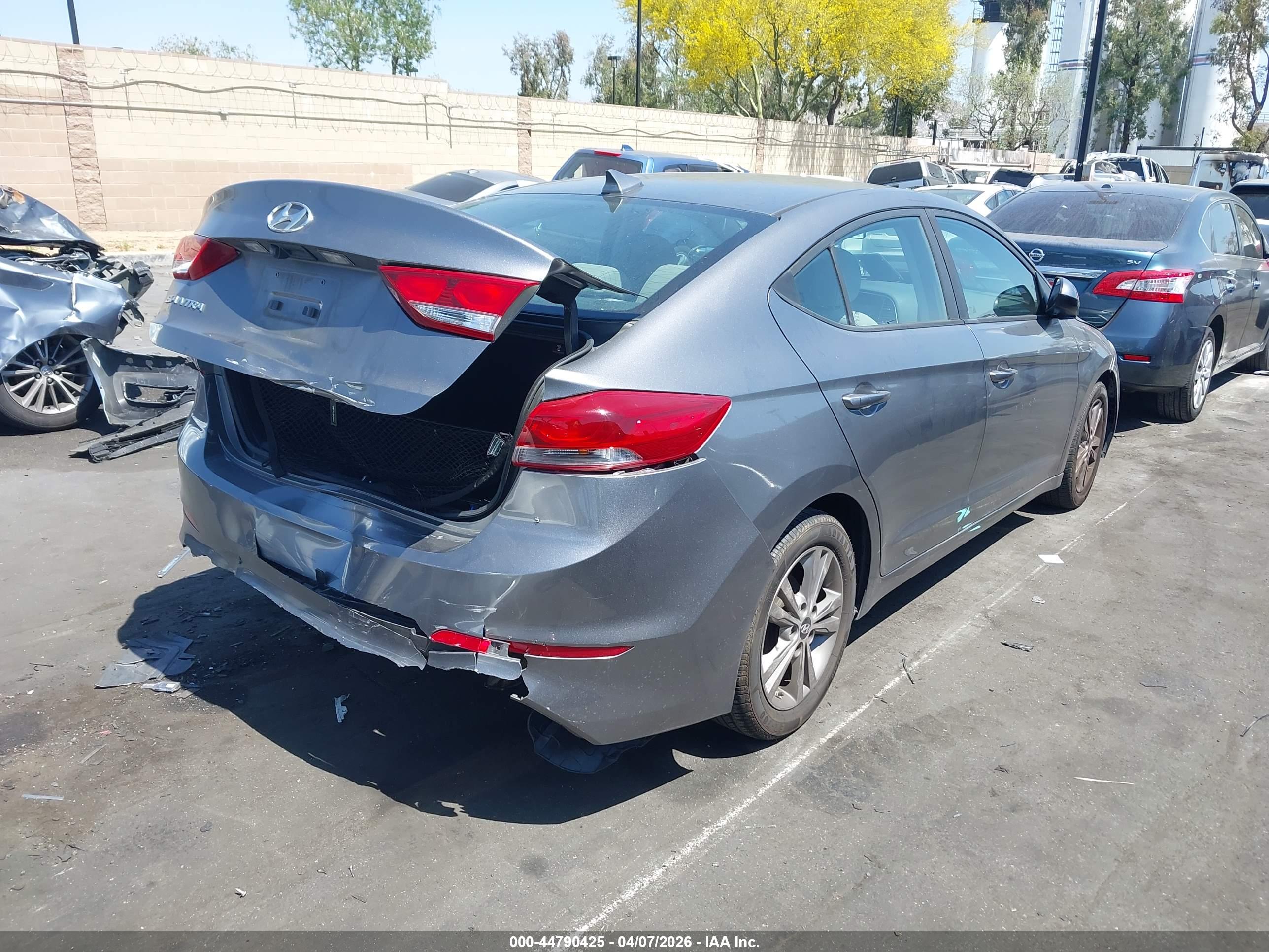 HYUNDAI ELANTRA image 4