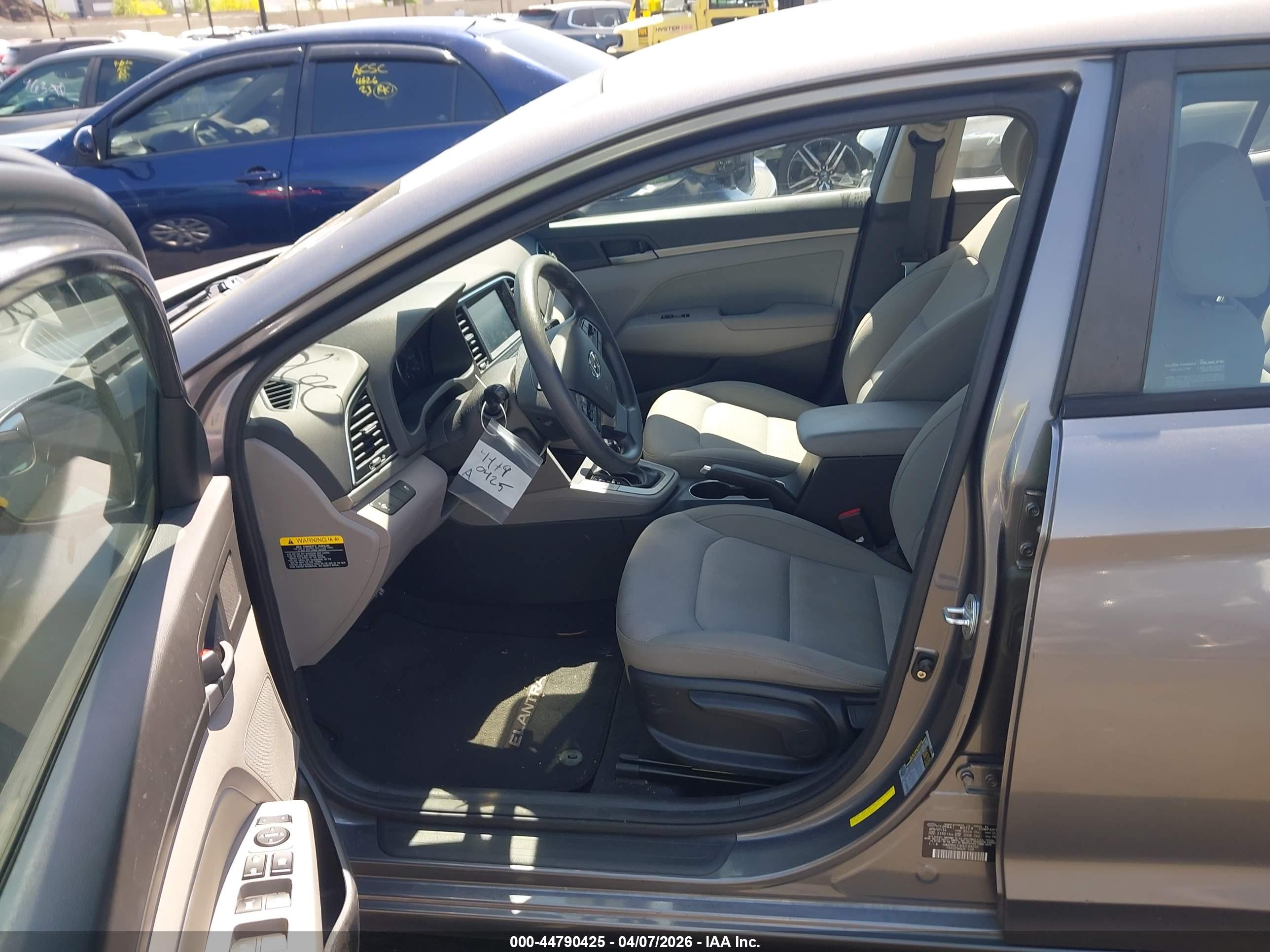 HYUNDAI ELANTRA image 5