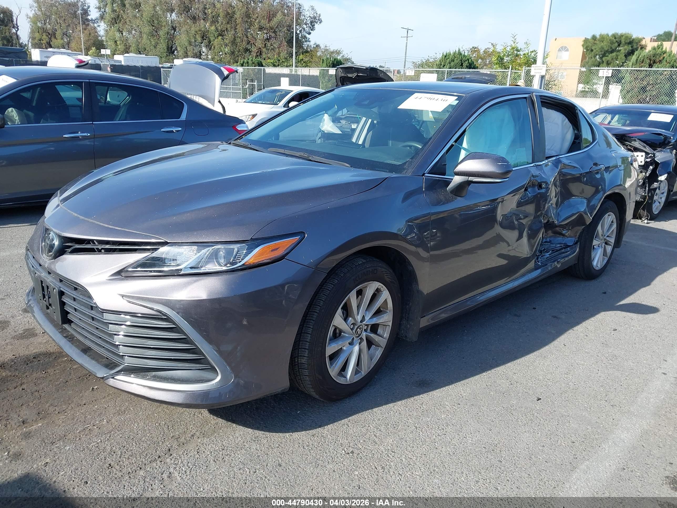 TOYOTA CAMRY image 2