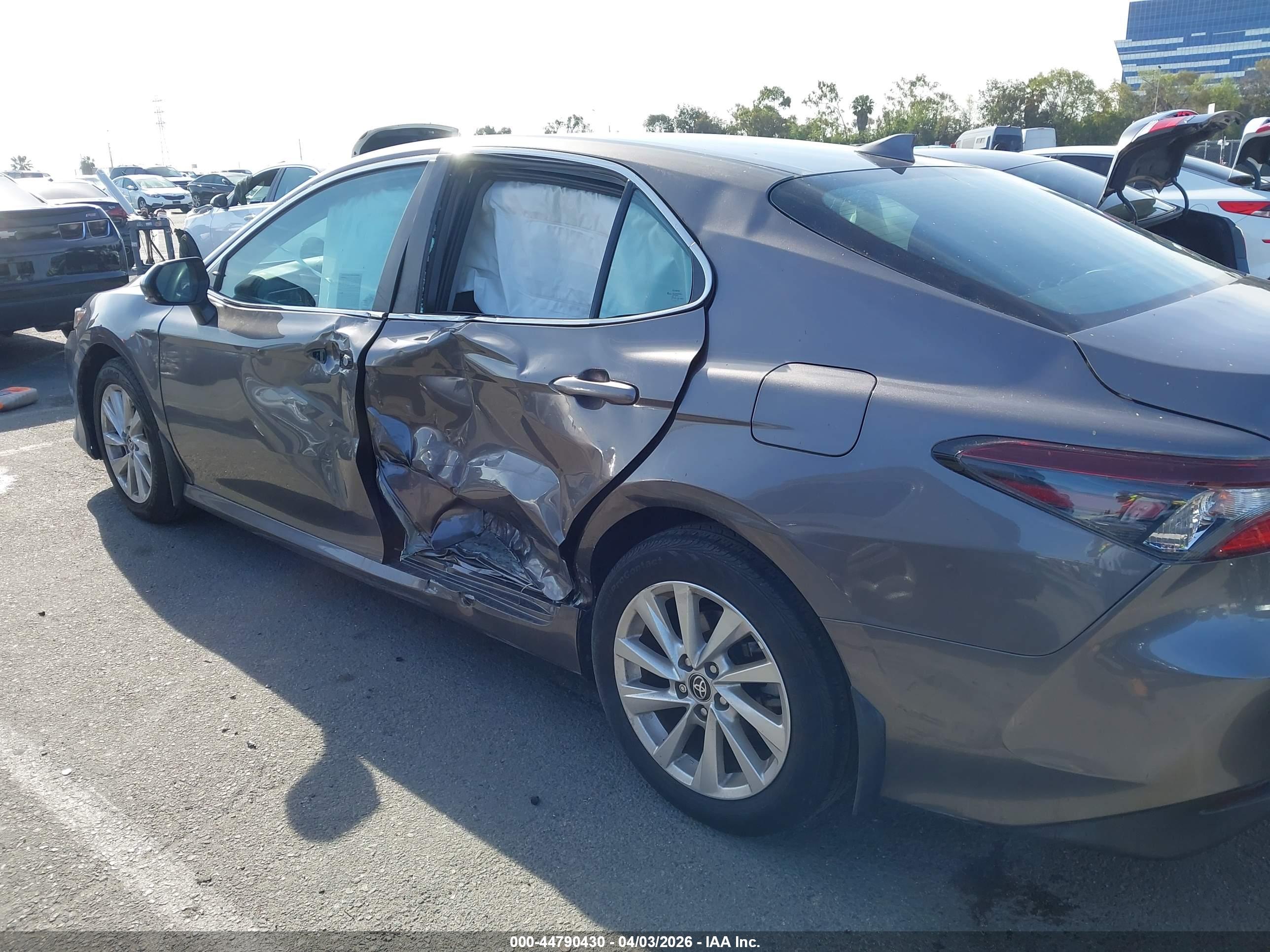 TOYOTA CAMRY image 6