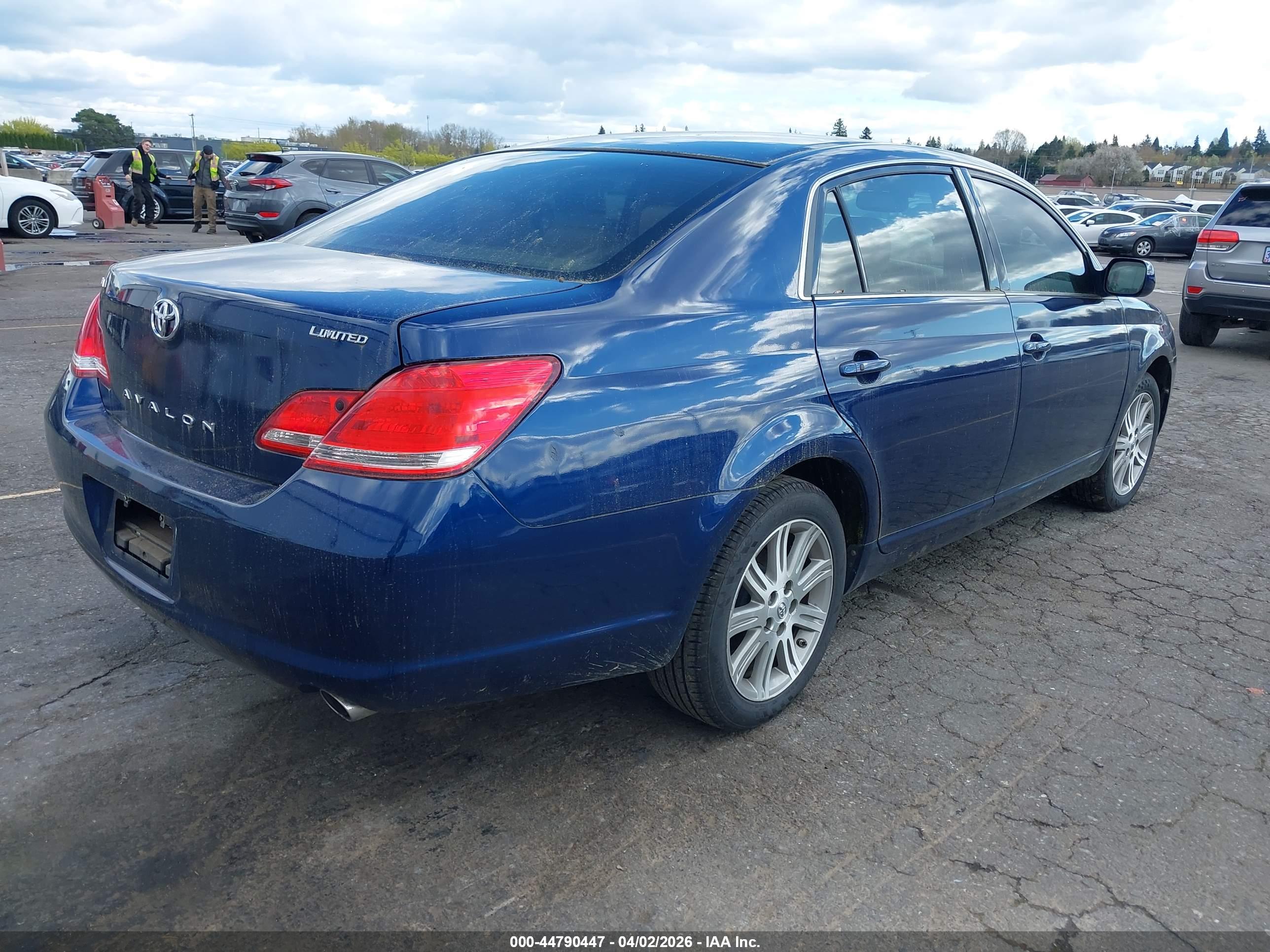 TOYOTA AVALON image 4
