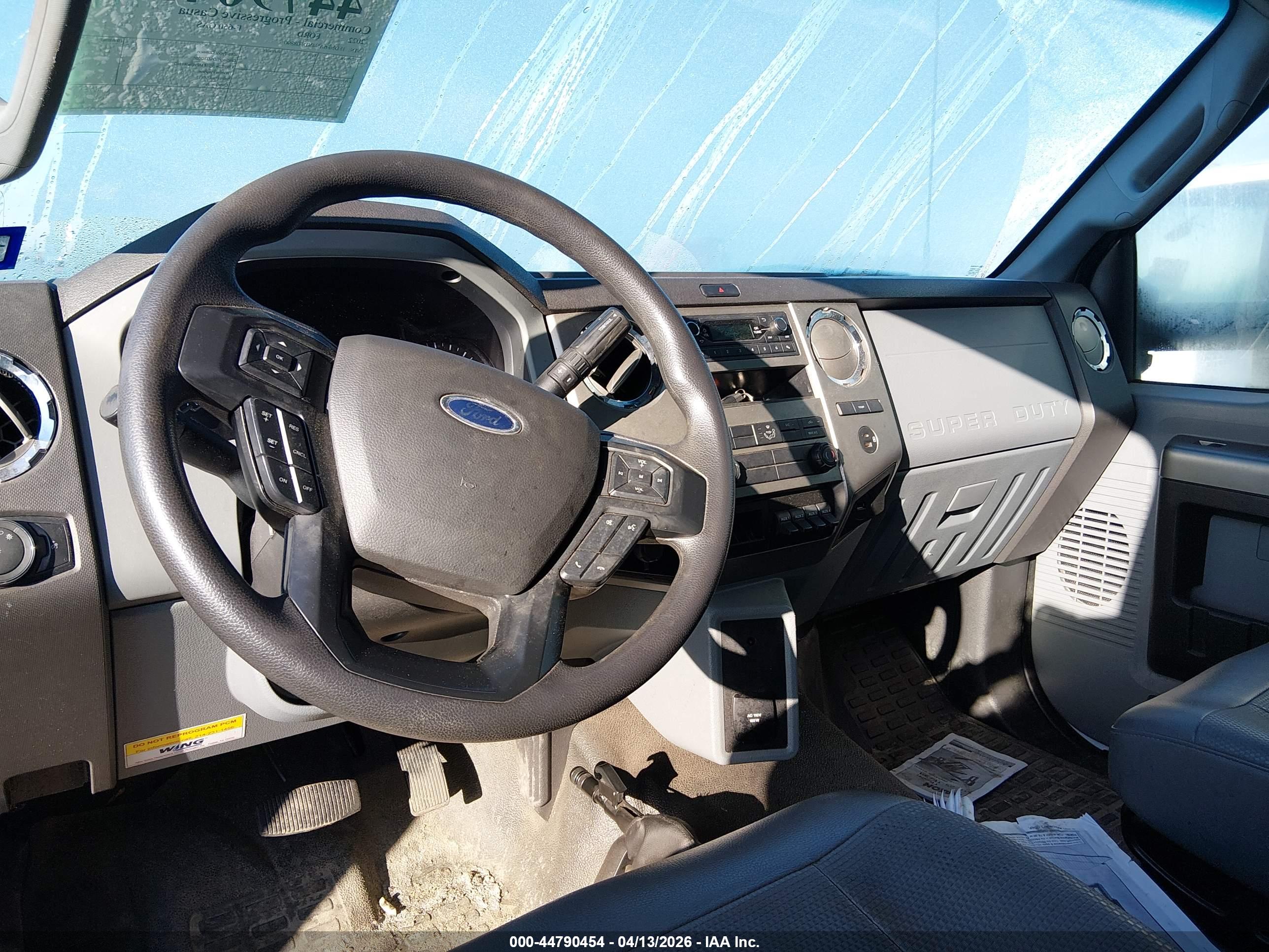 FORD F-650 image 8