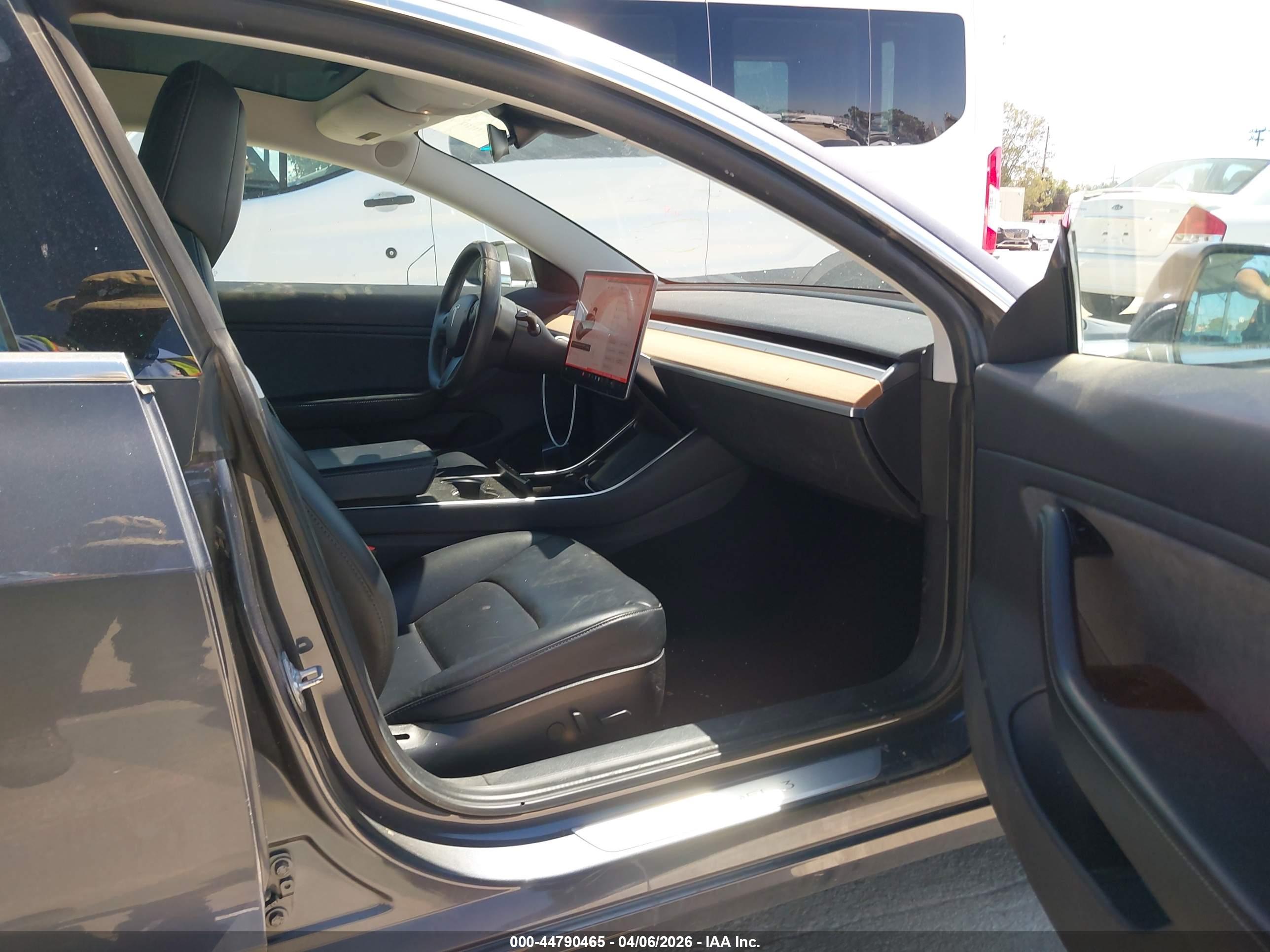 TESLA MODEL image 5