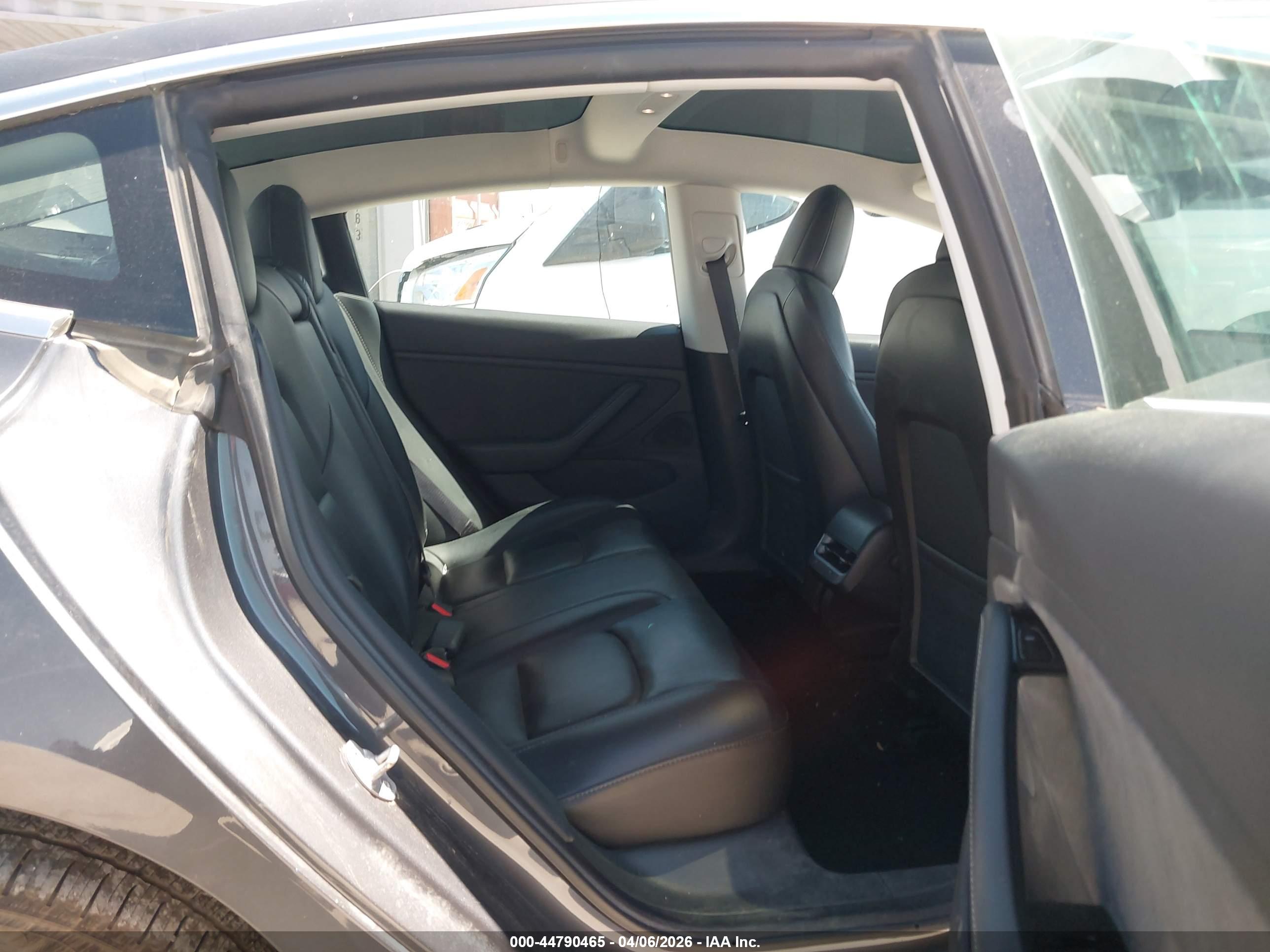 TESLA MODEL image 8