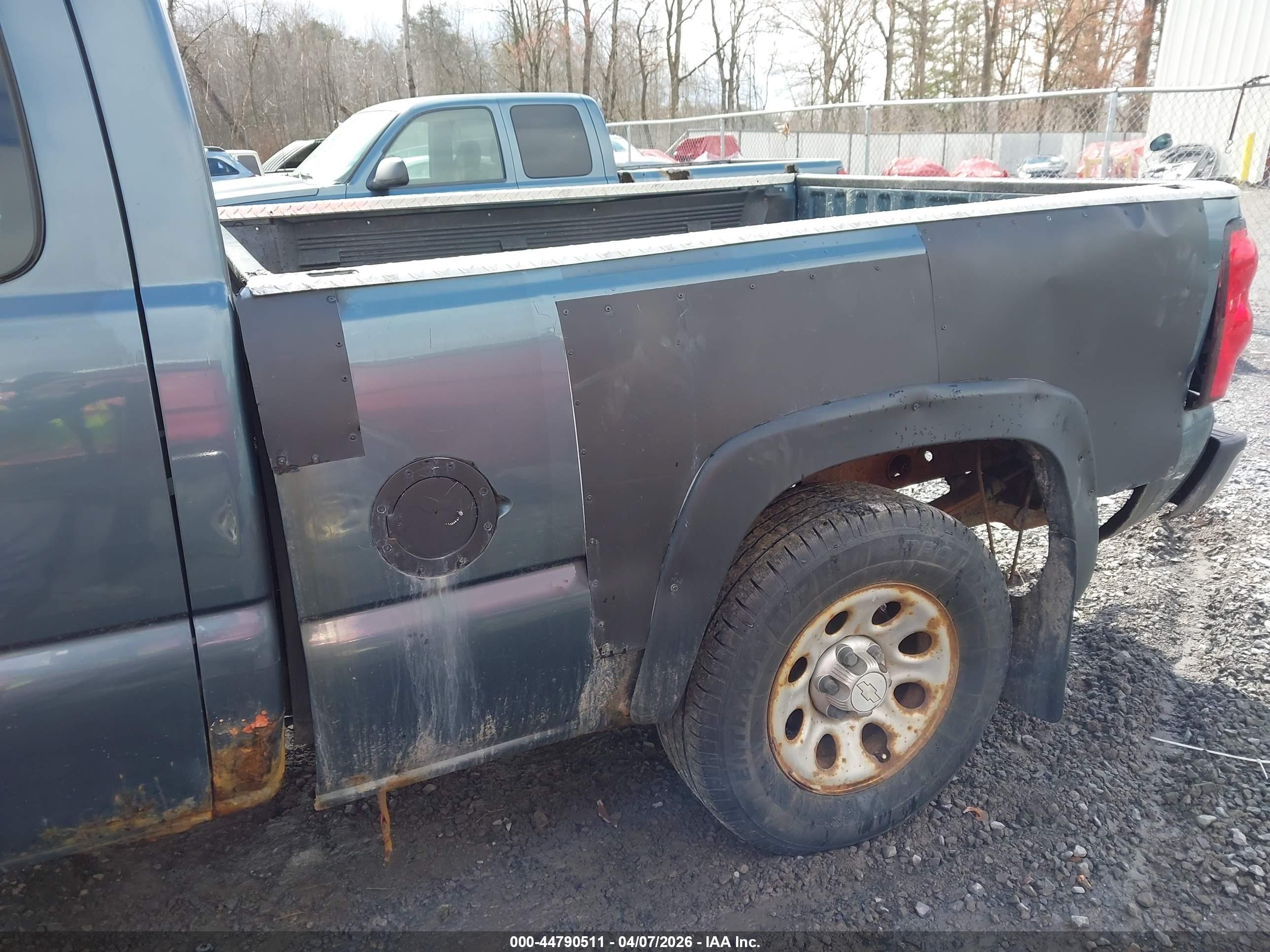 CHEVROLET SILVERADO image 6
