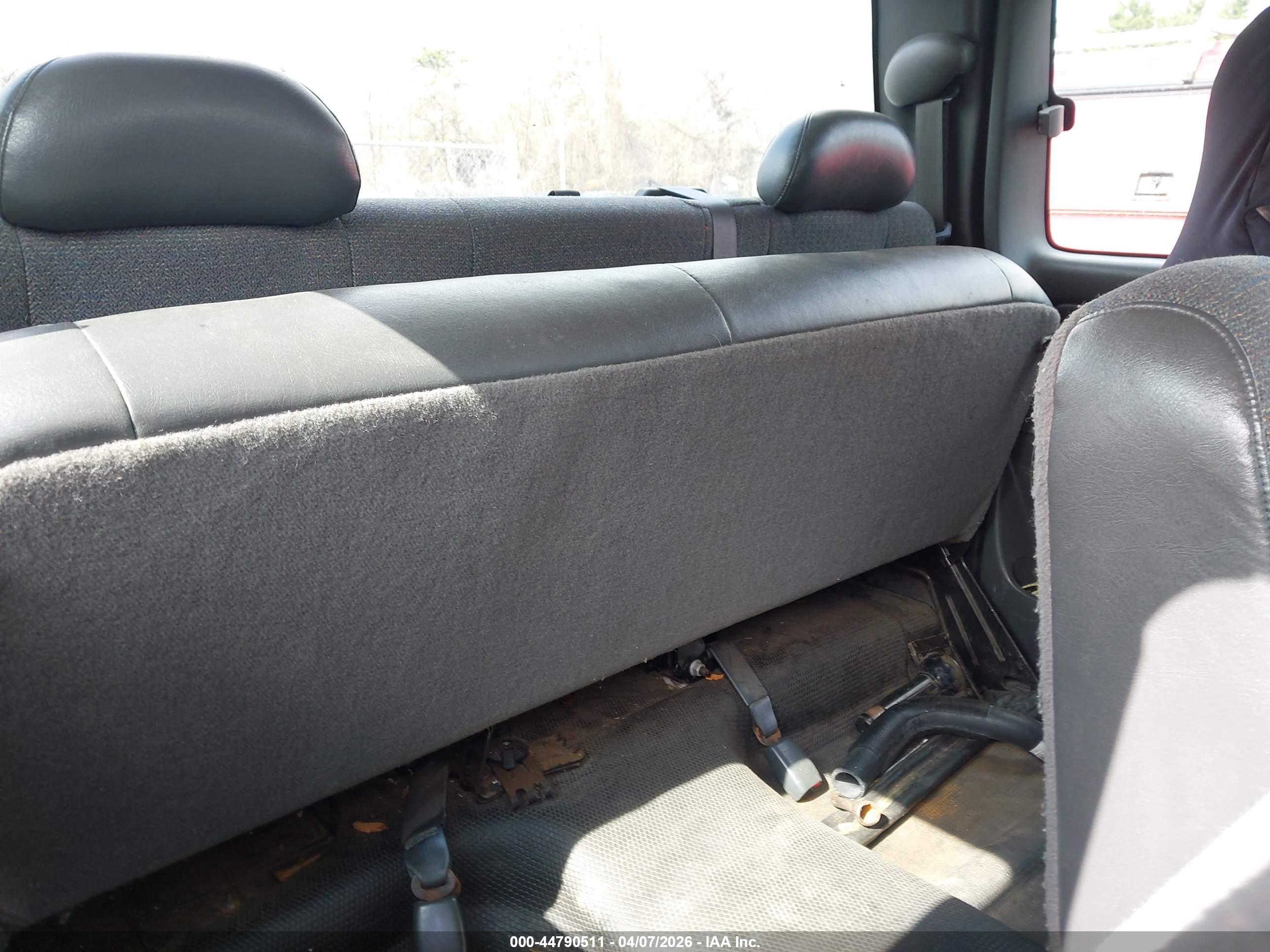 CHEVROLET SILVERADO image 8