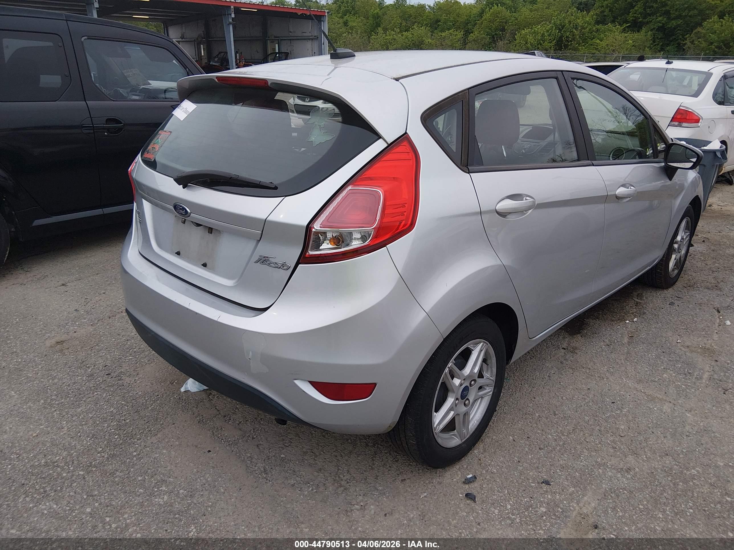 FORD FIESTA image 4