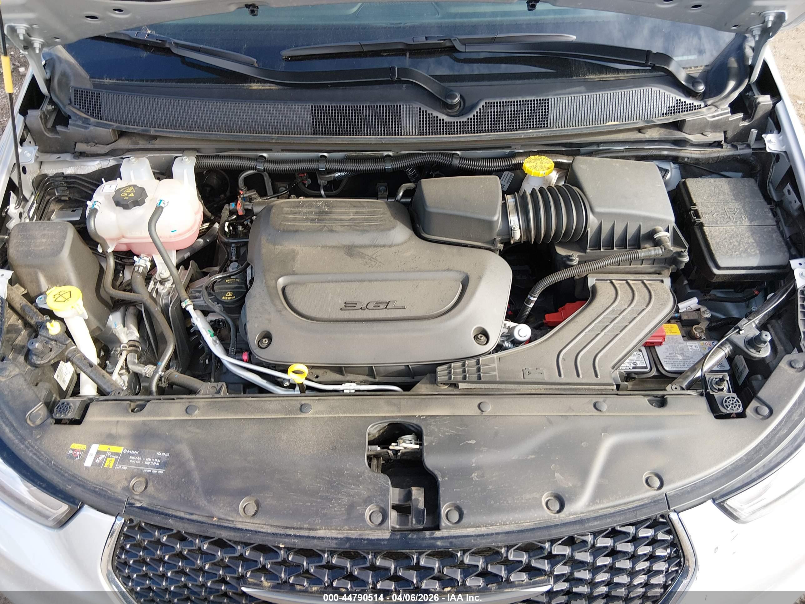 CHRYSLER PACIFICA image 10
