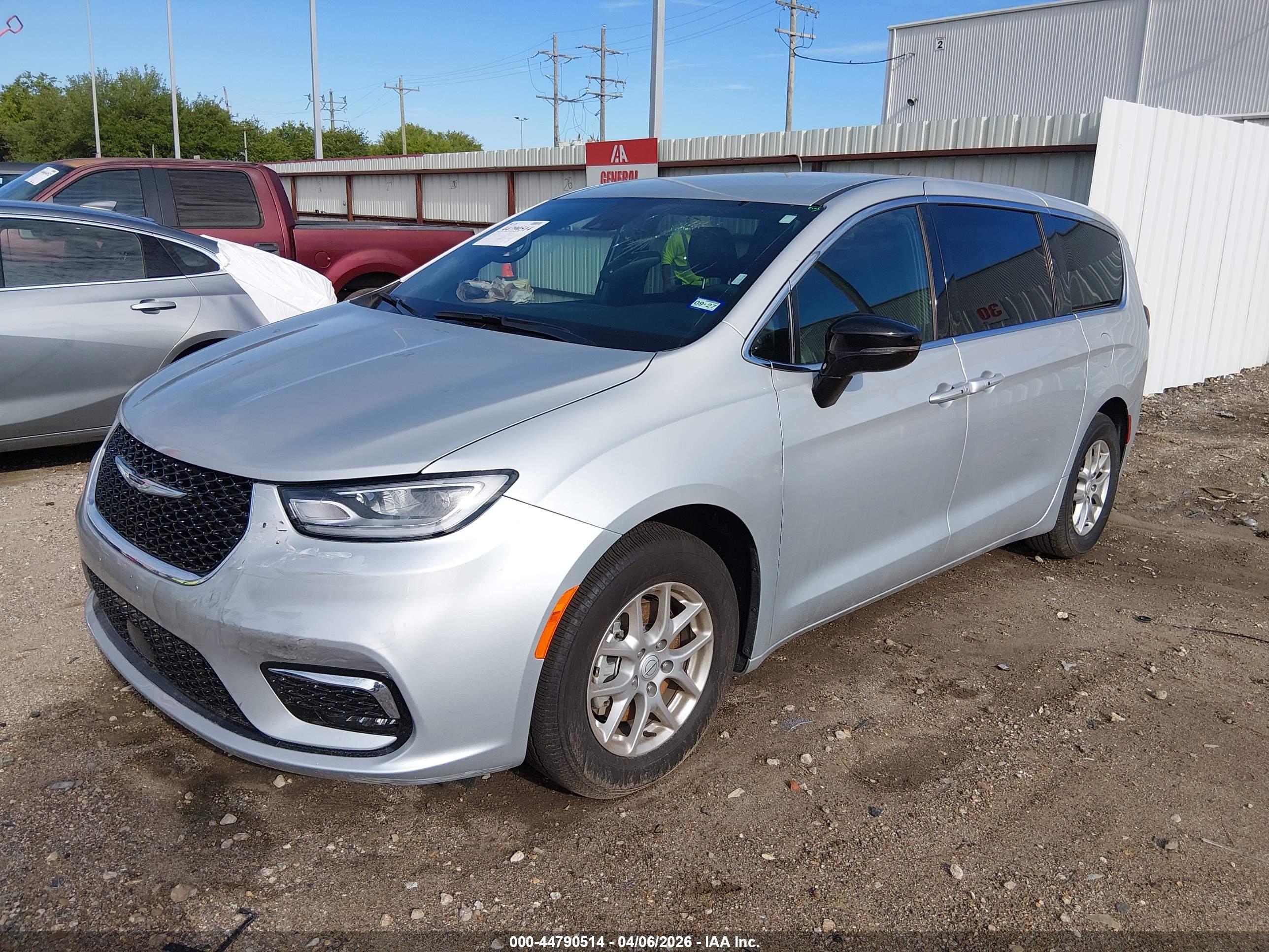 CHRYSLER PACIFICA image 2