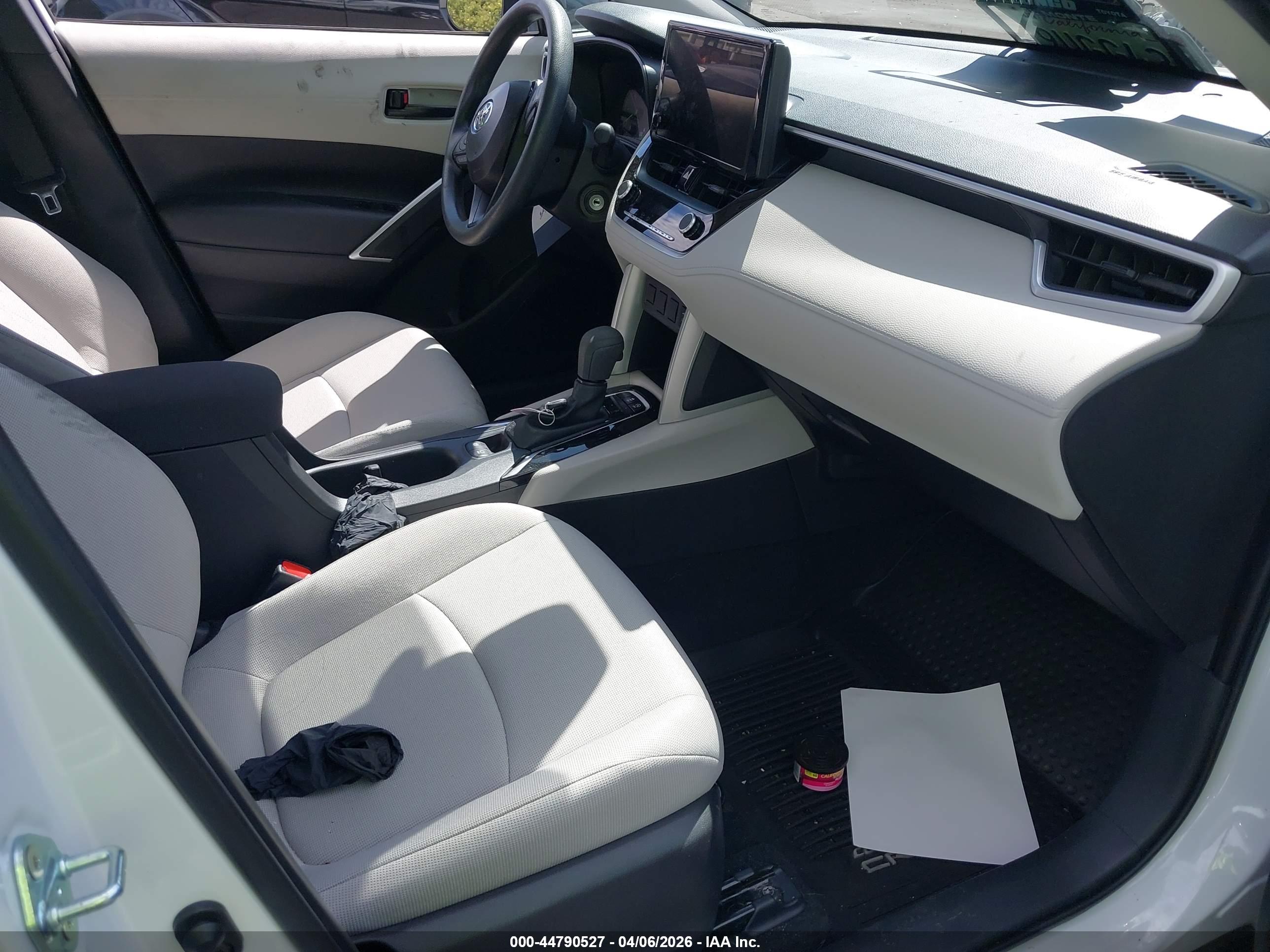 TOYOTA COROLLA image 8
