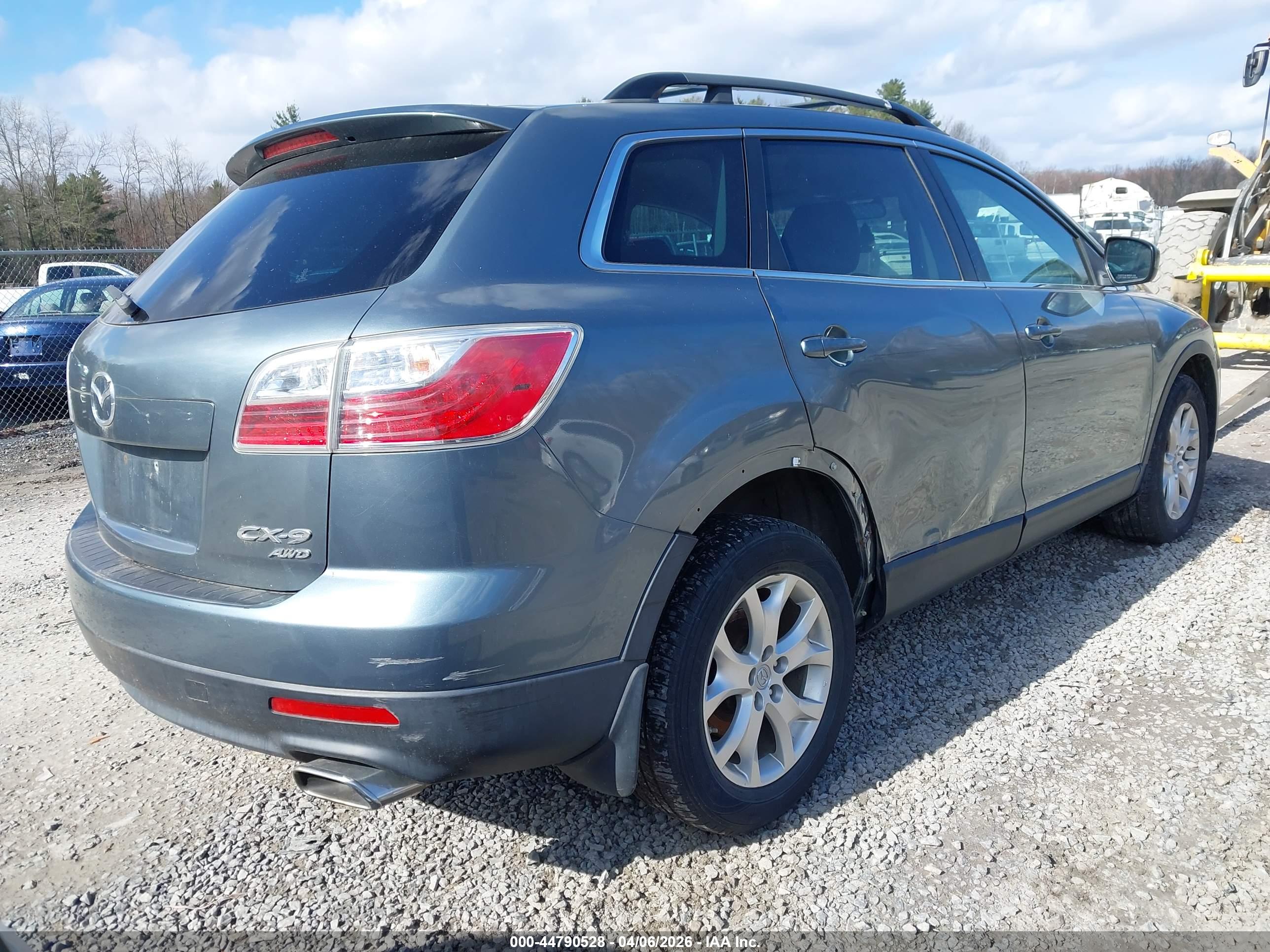 MAZDA CX-9 image 4
