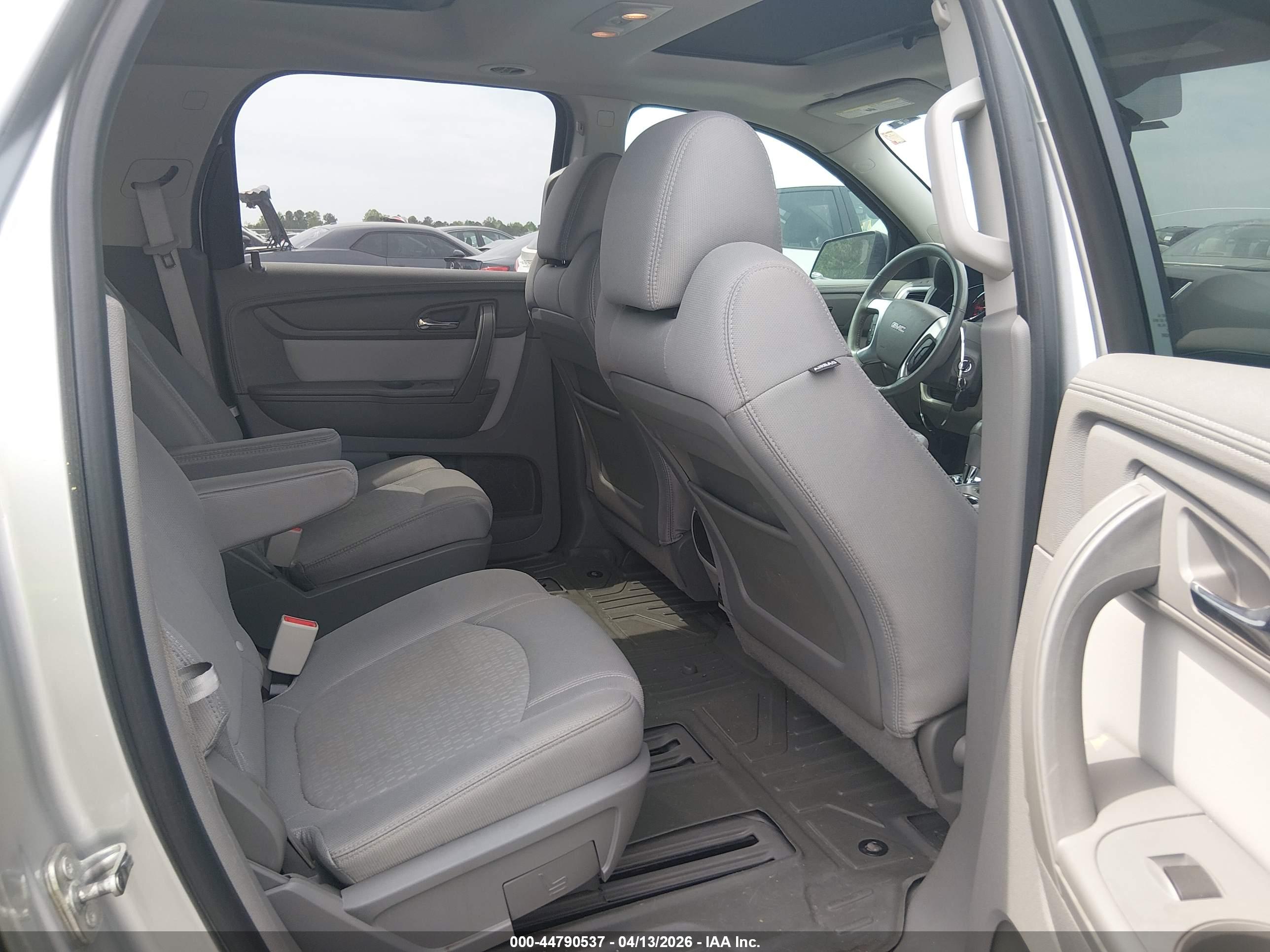 GMC ACADIA image 8