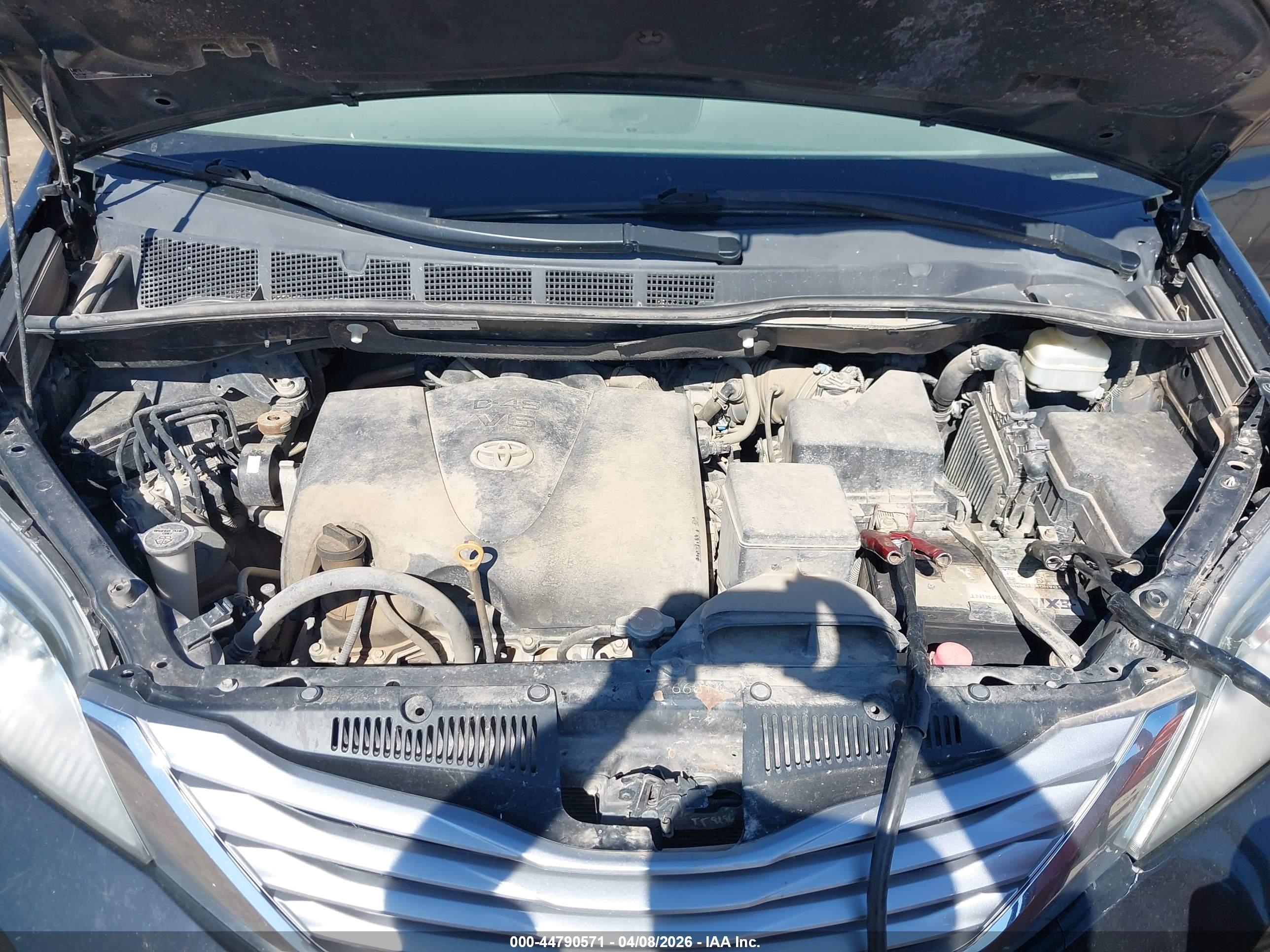 TOYOTA SIENNA image 10