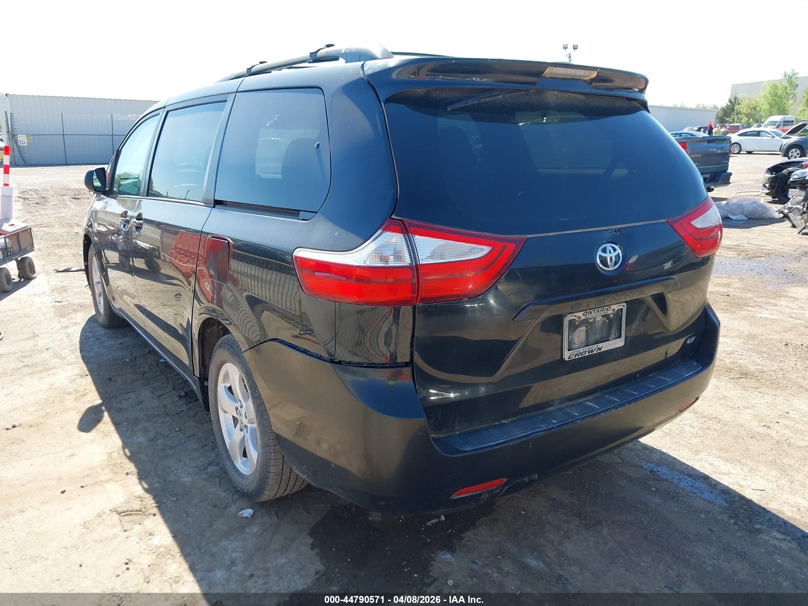 TOYOTA SIENNA image 3