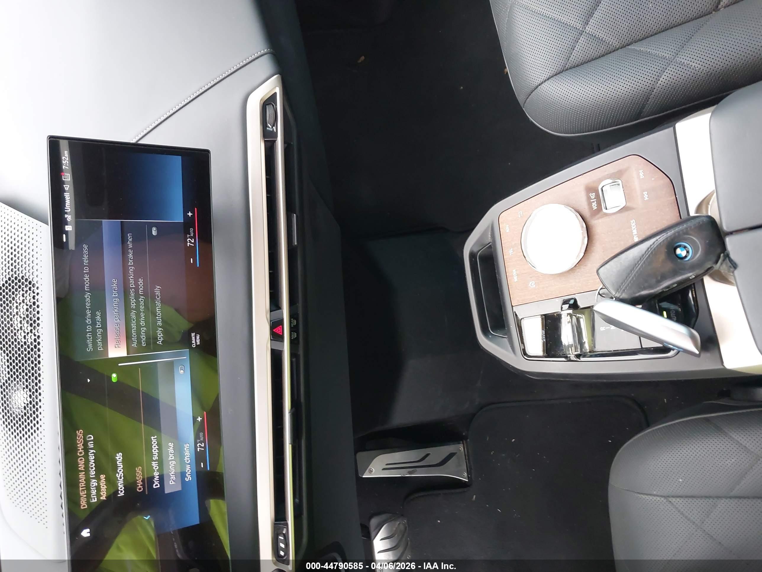 BMW IX image 11