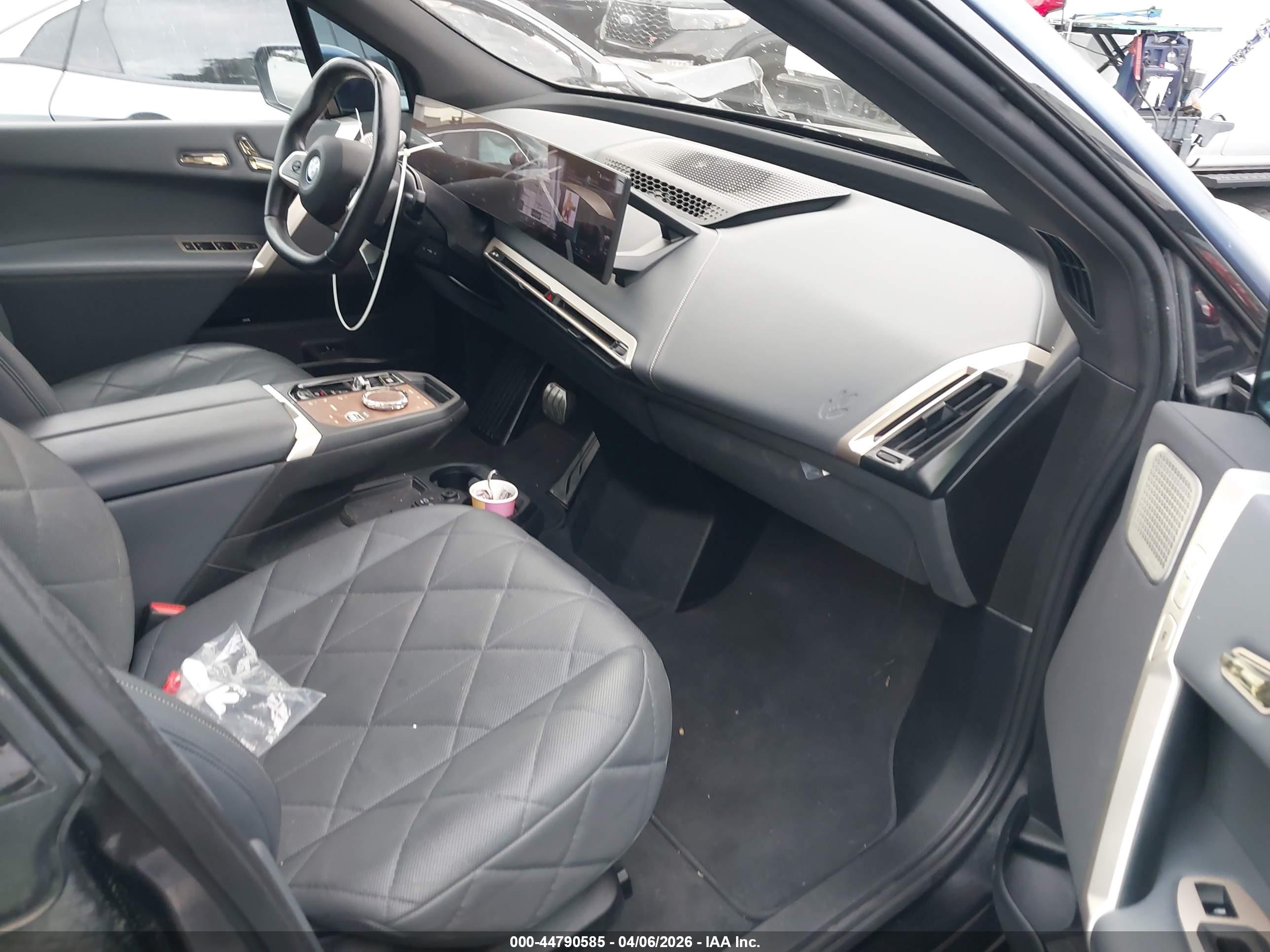 BMW IX image 5