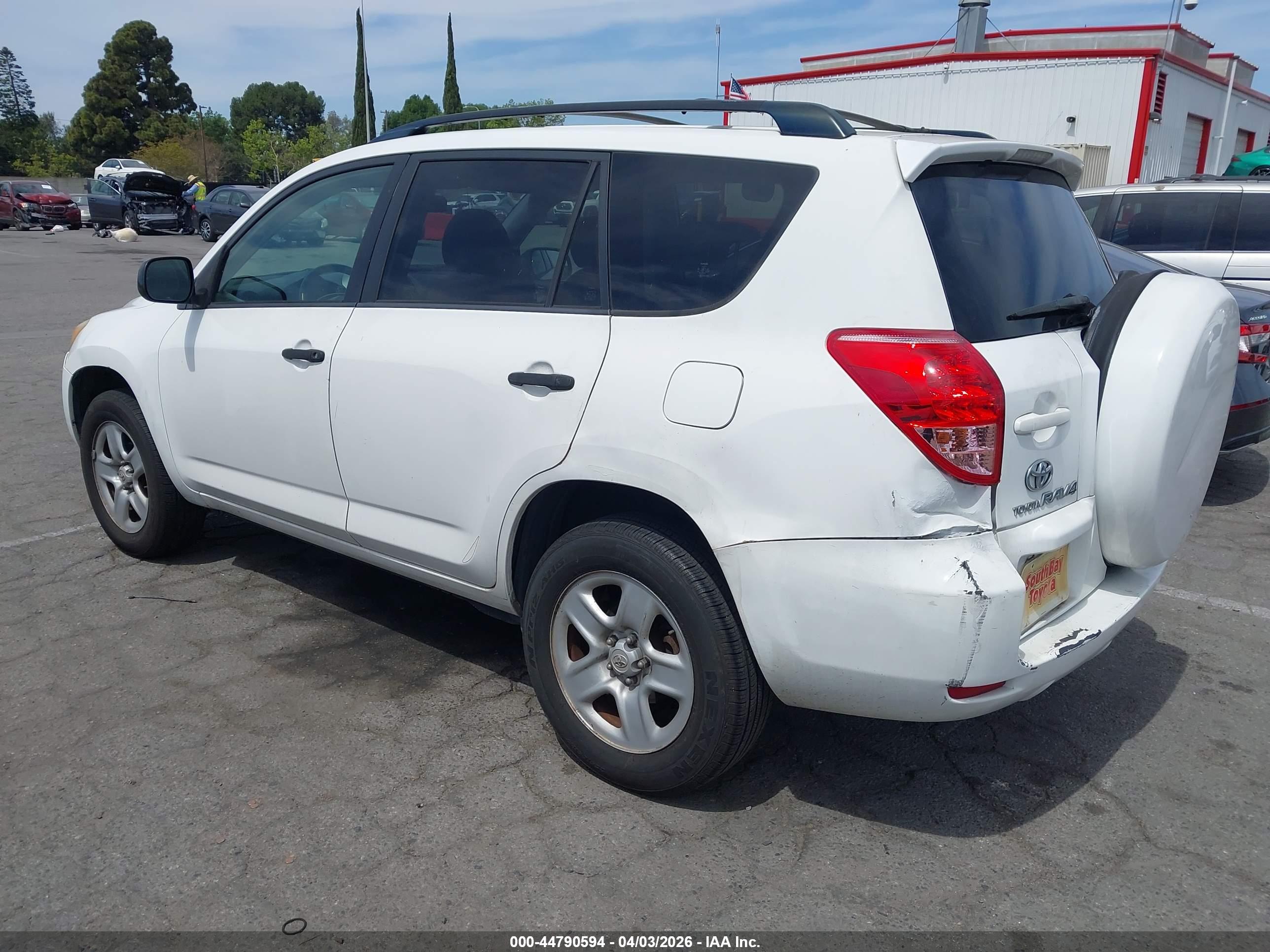 TOYOTA RAV4 image 3