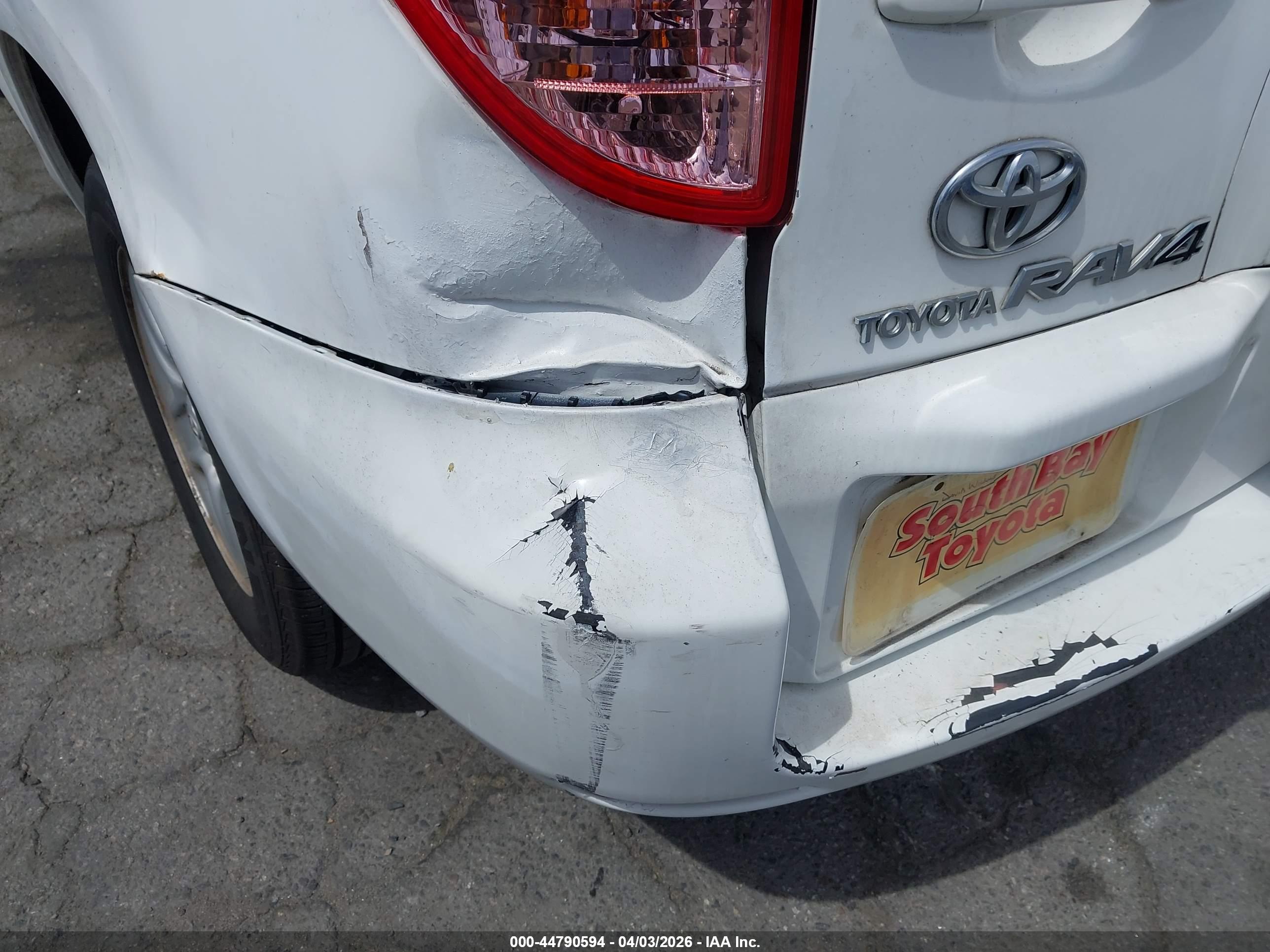TOYOTA RAV4 image 6
