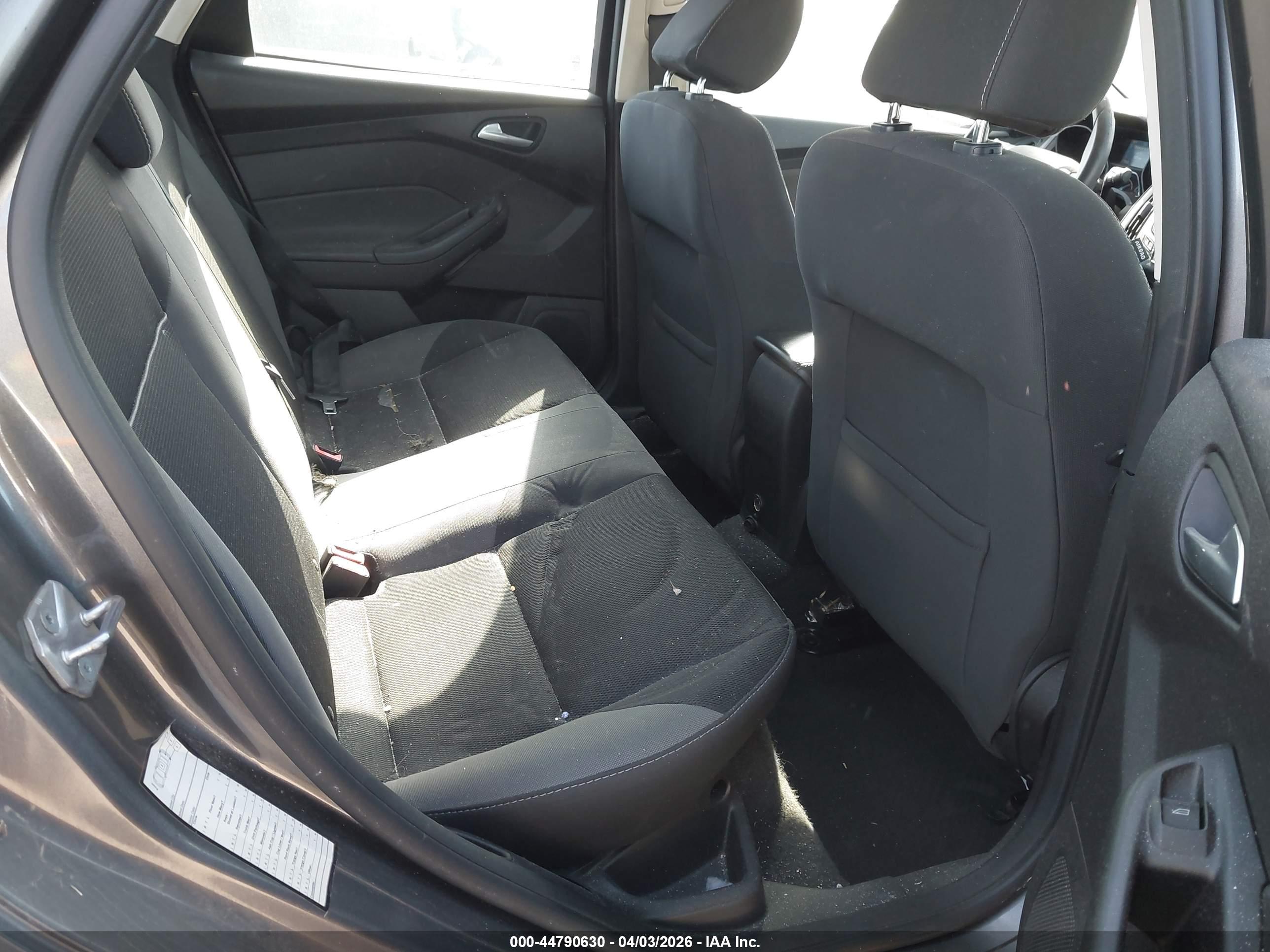 FORD FOCUS image 8