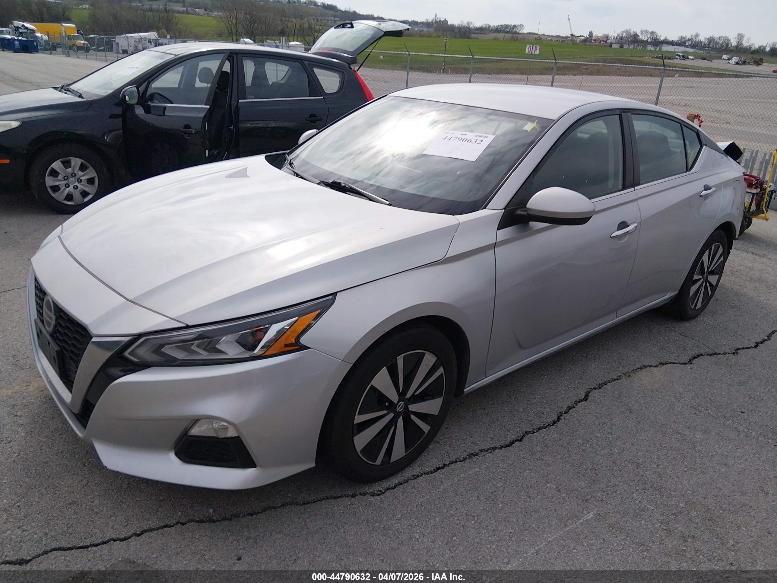 NISSAN ALTIMA image 2