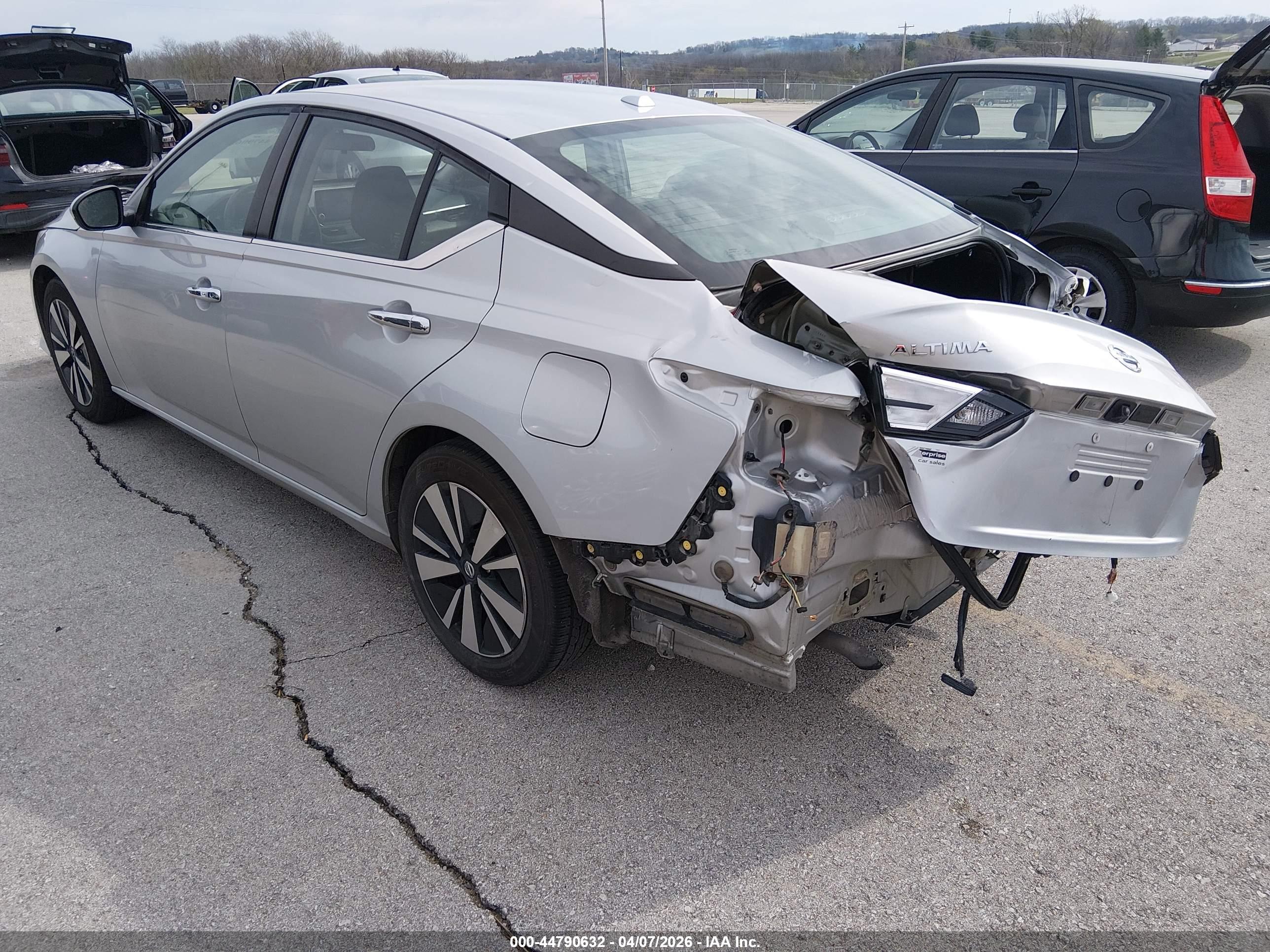 NISSAN ALTIMA image 3