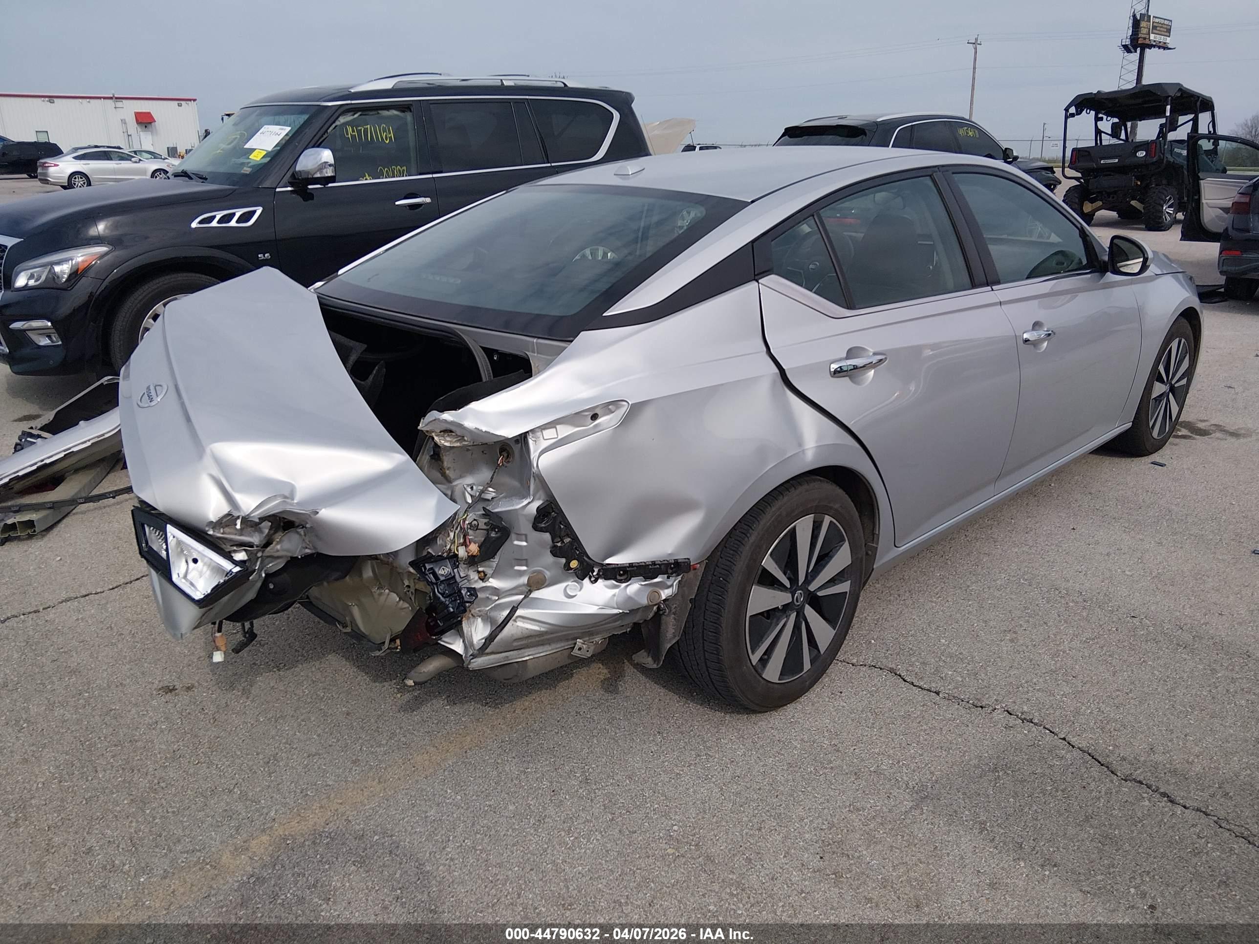 NISSAN ALTIMA image 4