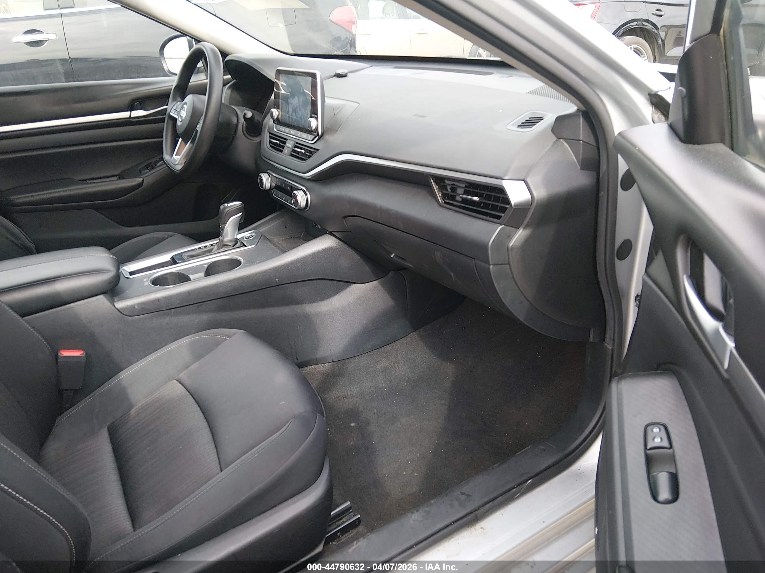 NISSAN ALTIMA image 5