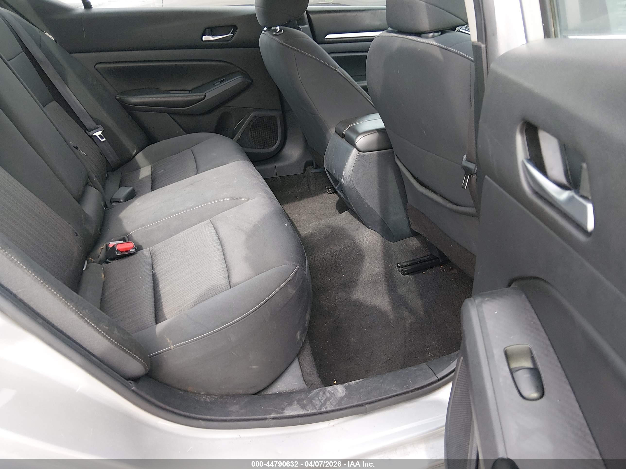 NISSAN ALTIMA image 8