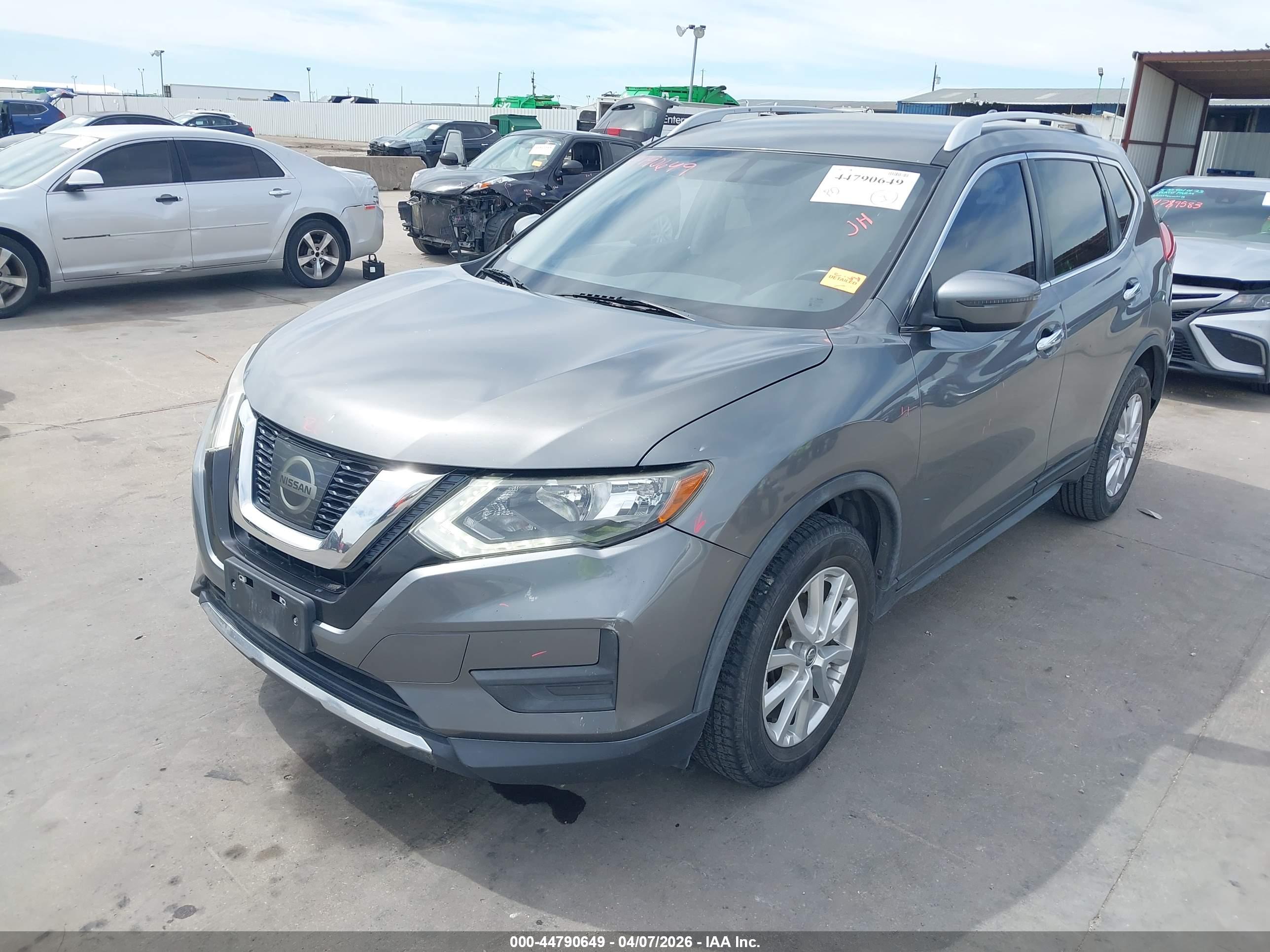 NISSAN ROGUE image 2