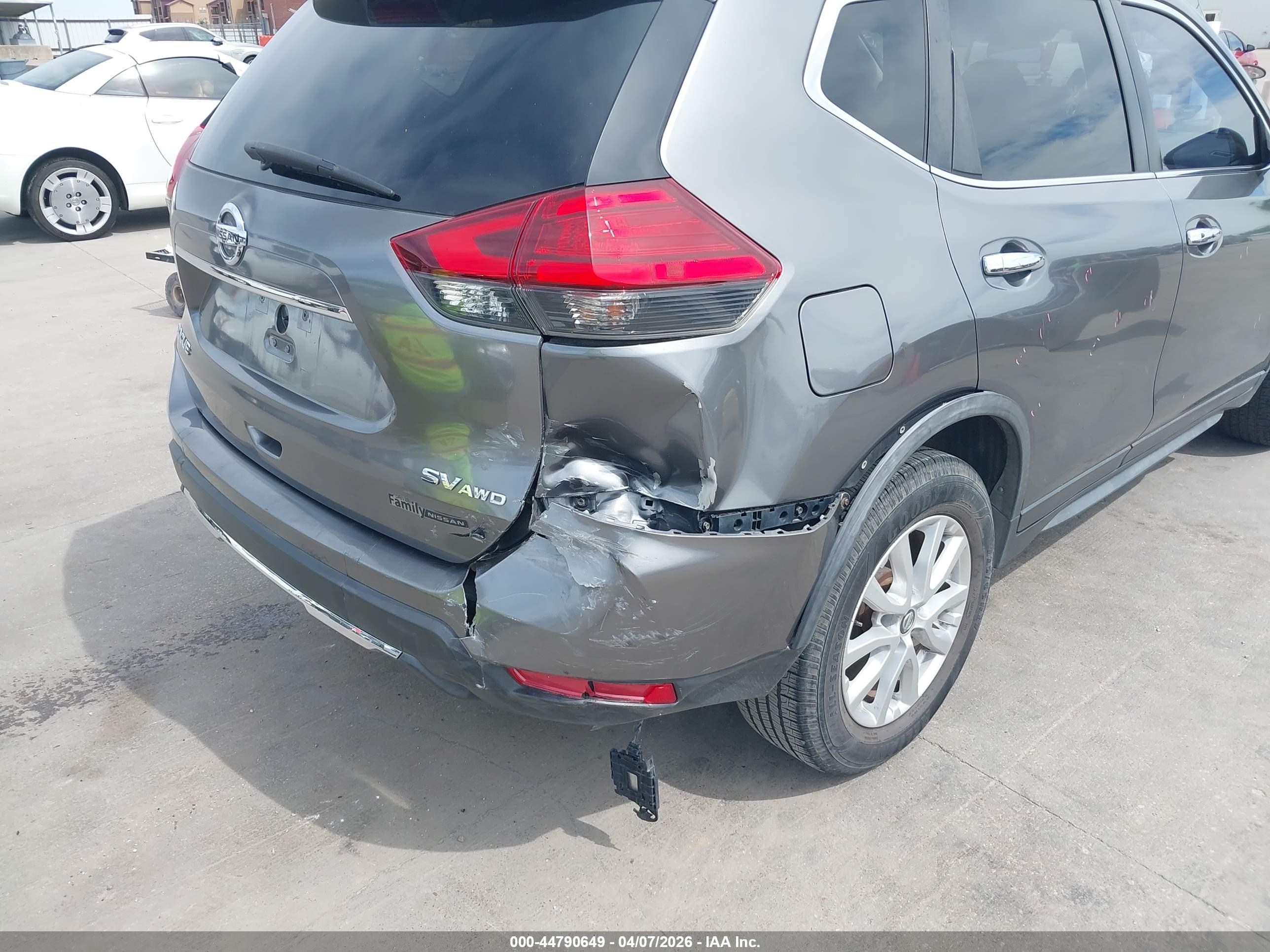 NISSAN ROGUE image 6