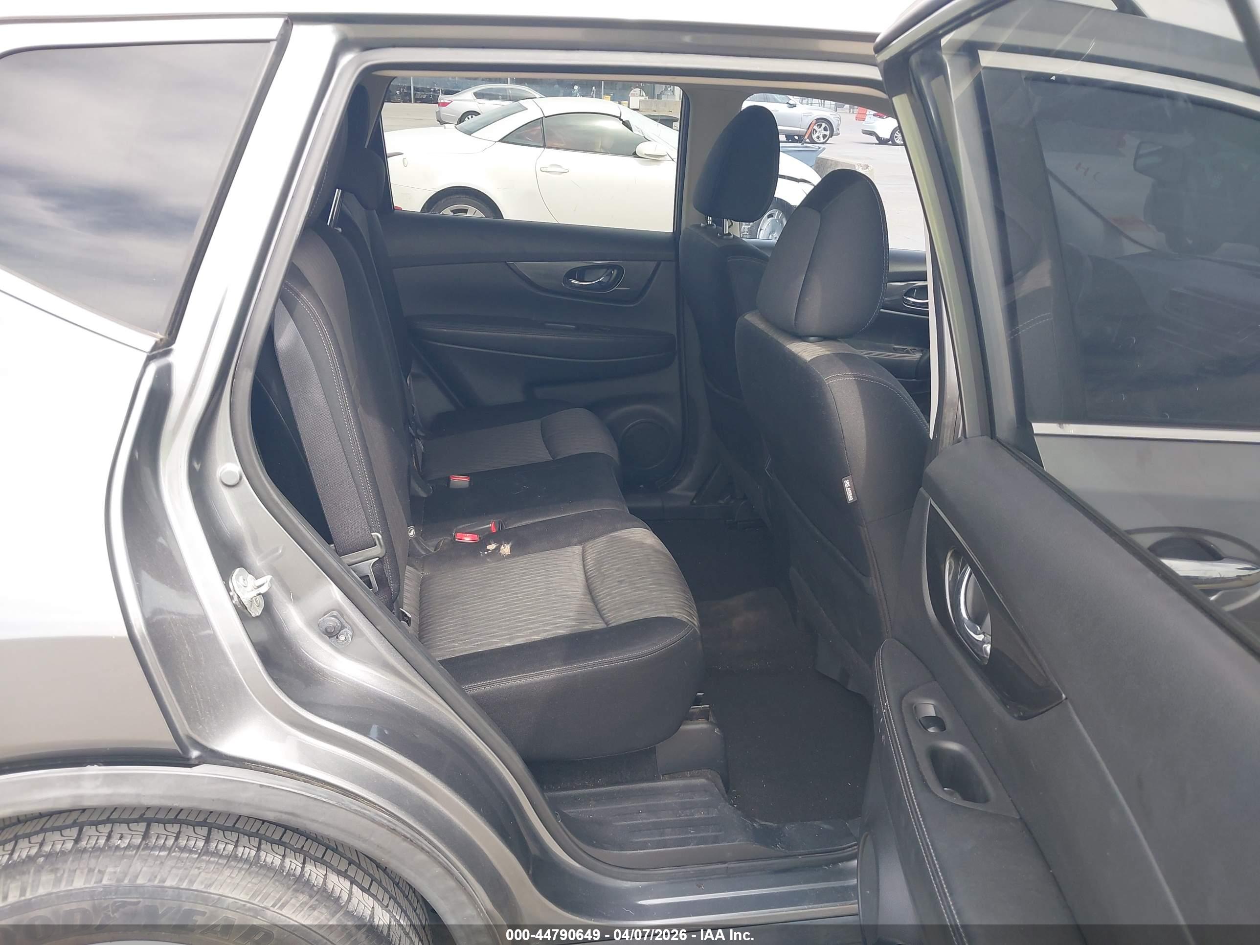 NISSAN ROGUE image 8