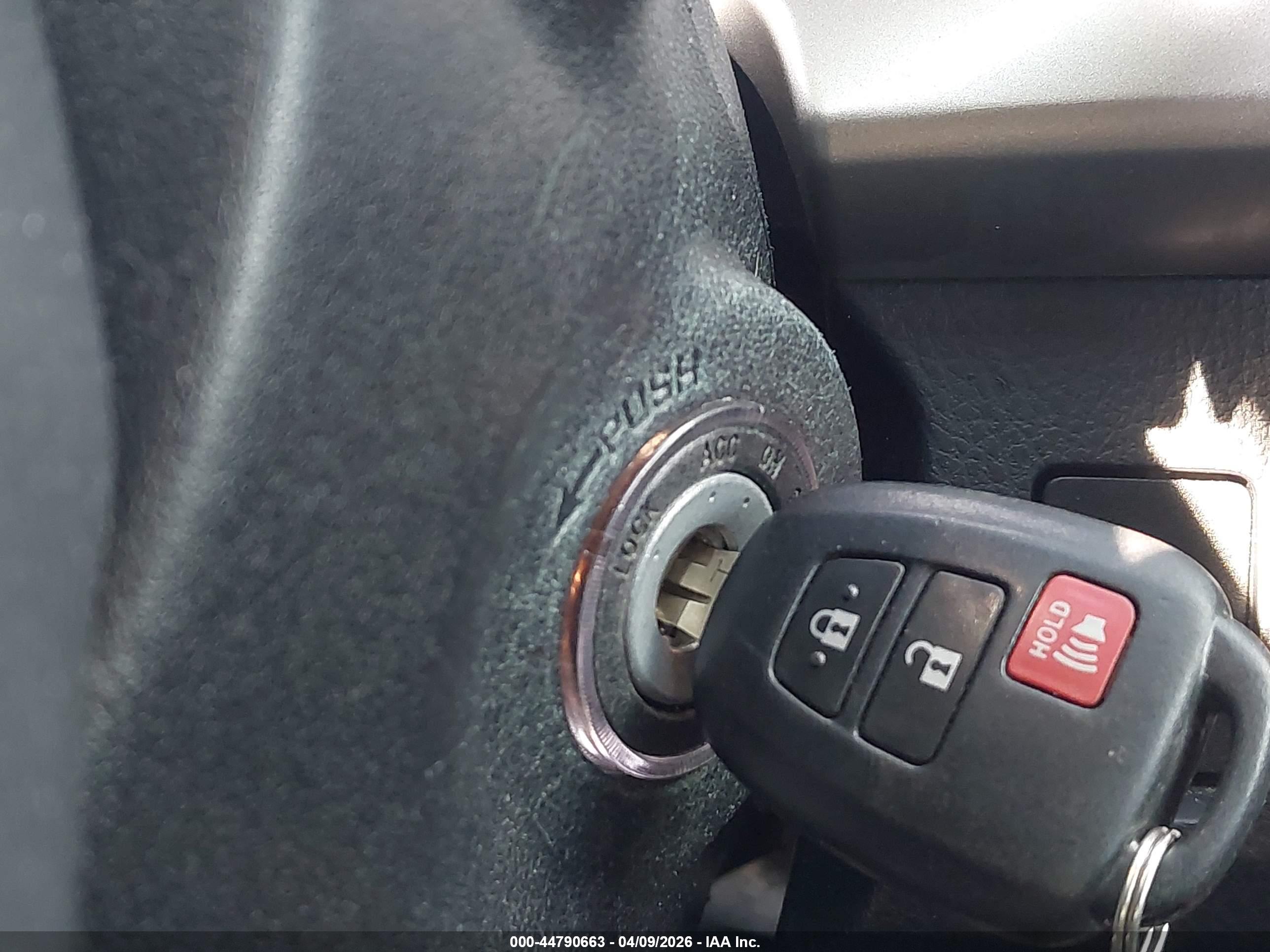TOYOTA RAV4 image 11