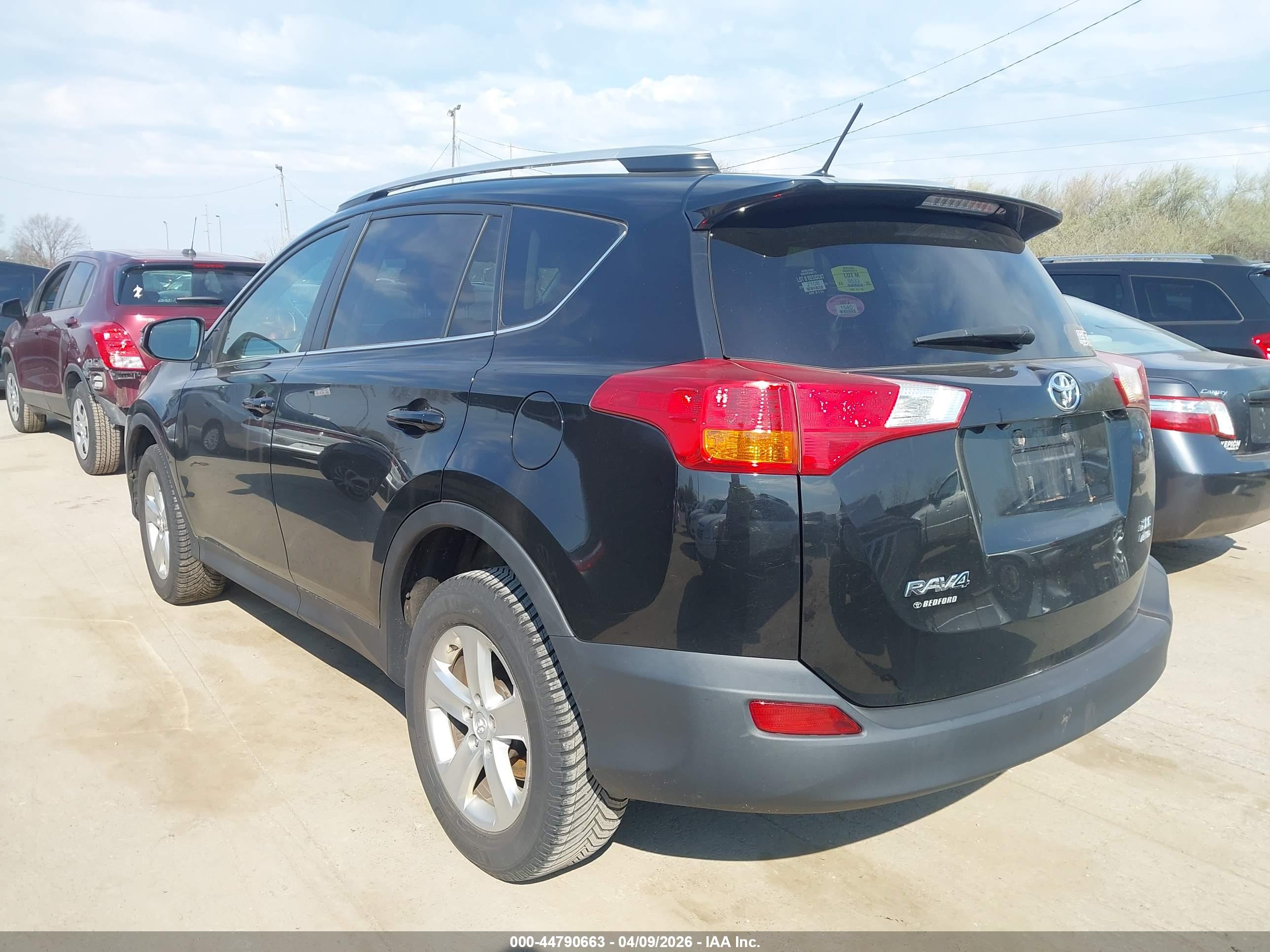 TOYOTA RAV4 image 3