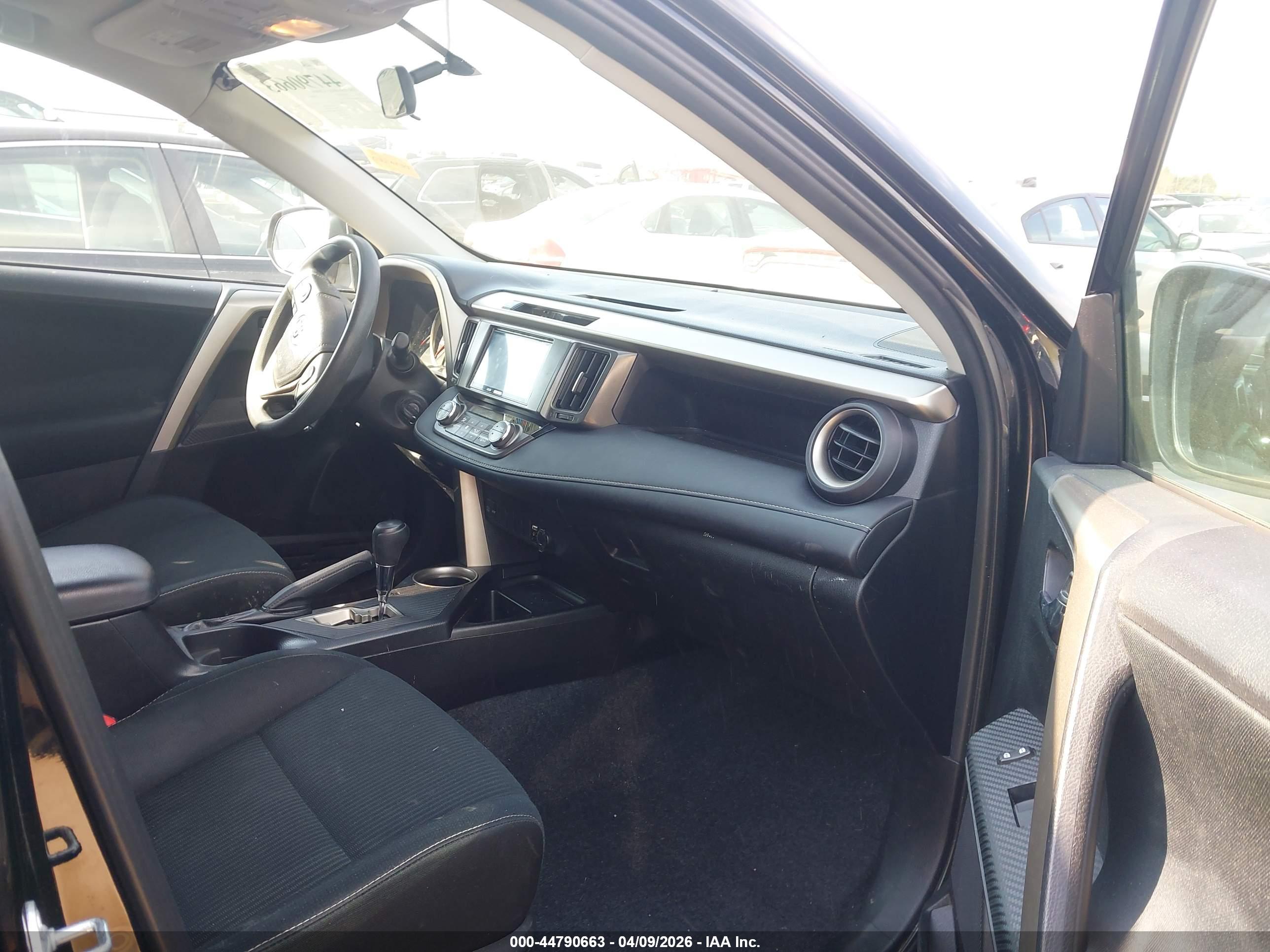 TOYOTA RAV4 image 5
