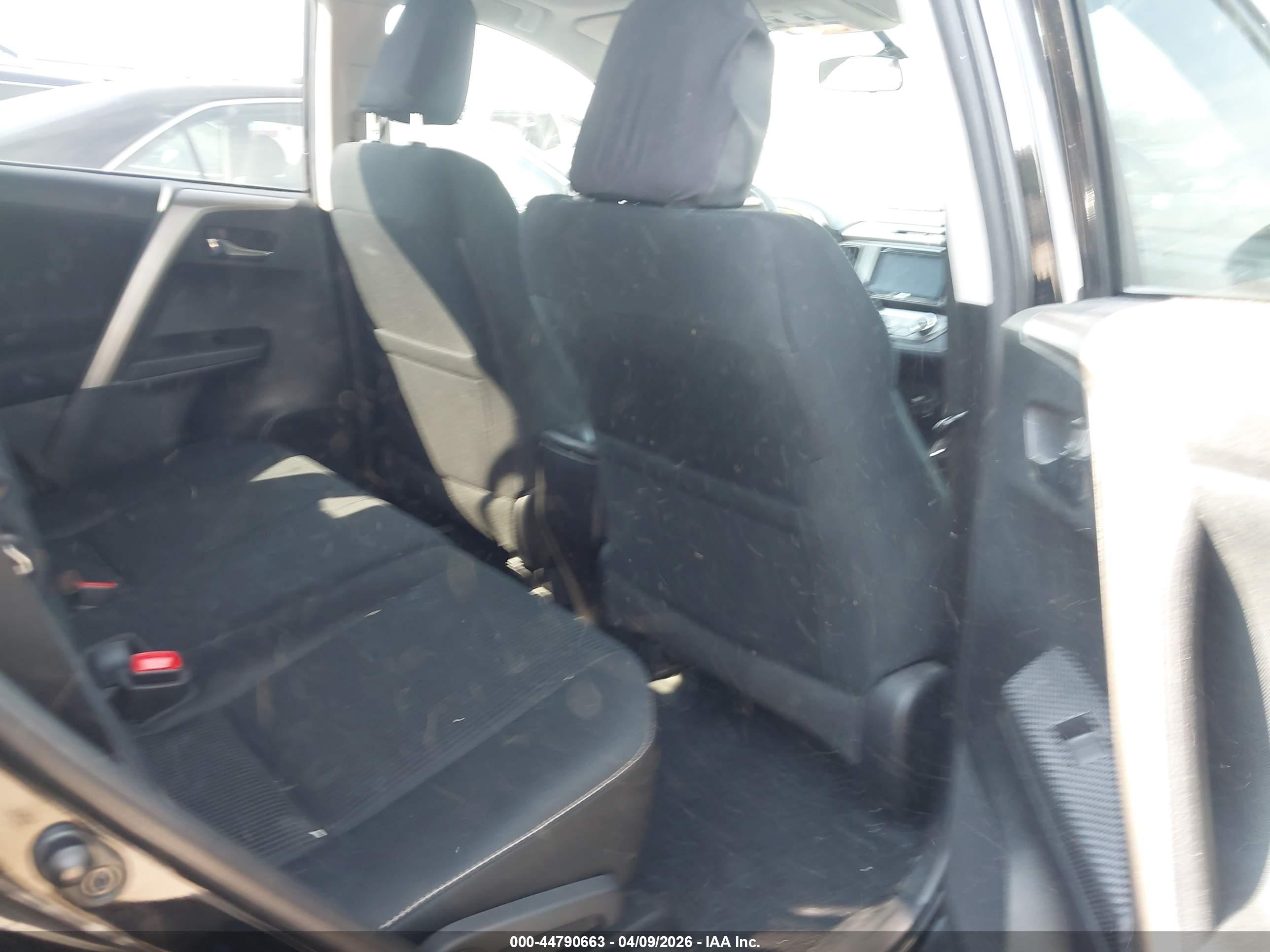 TOYOTA RAV4 image 8