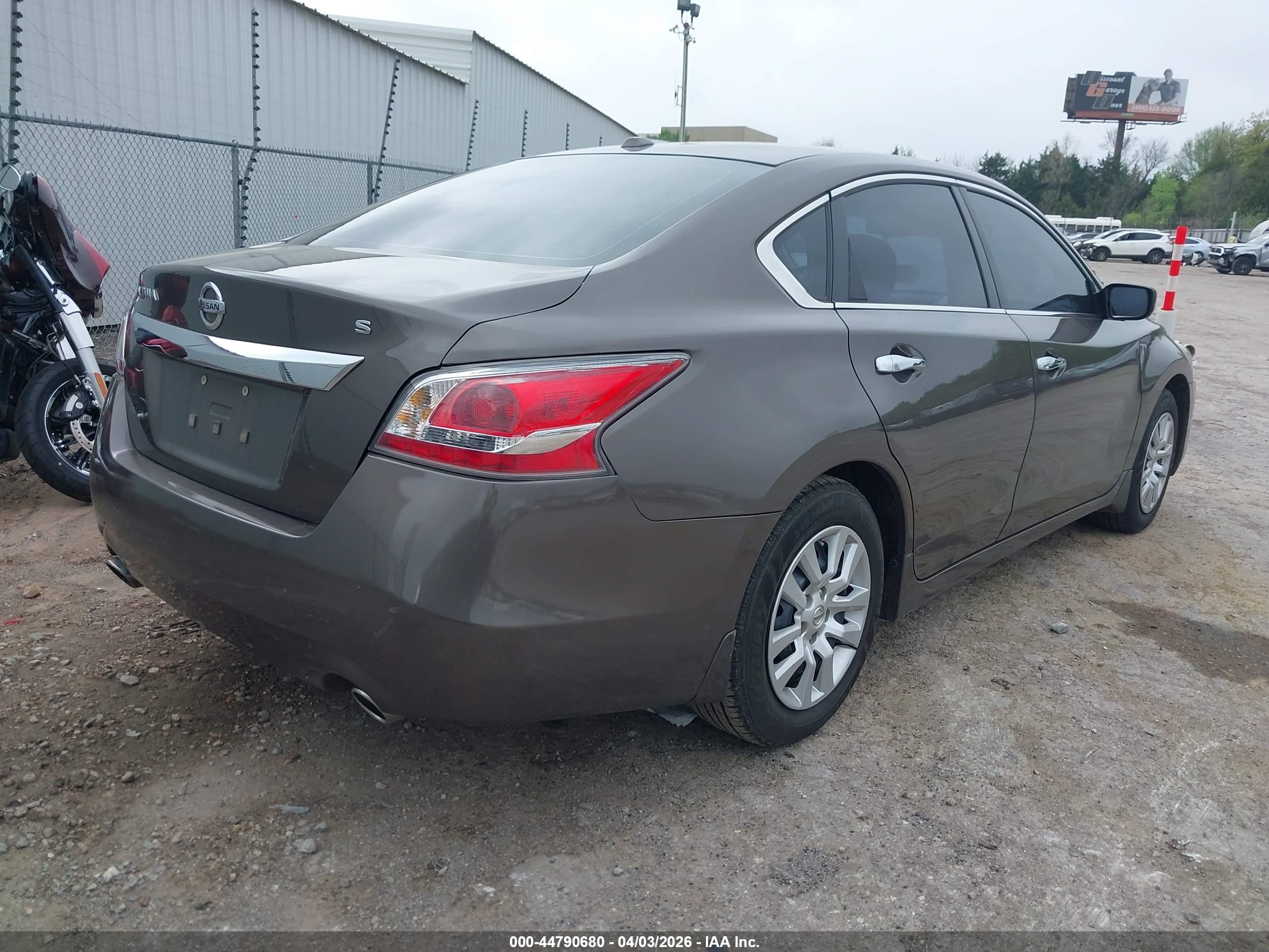 NISSAN ALTIMA image 4