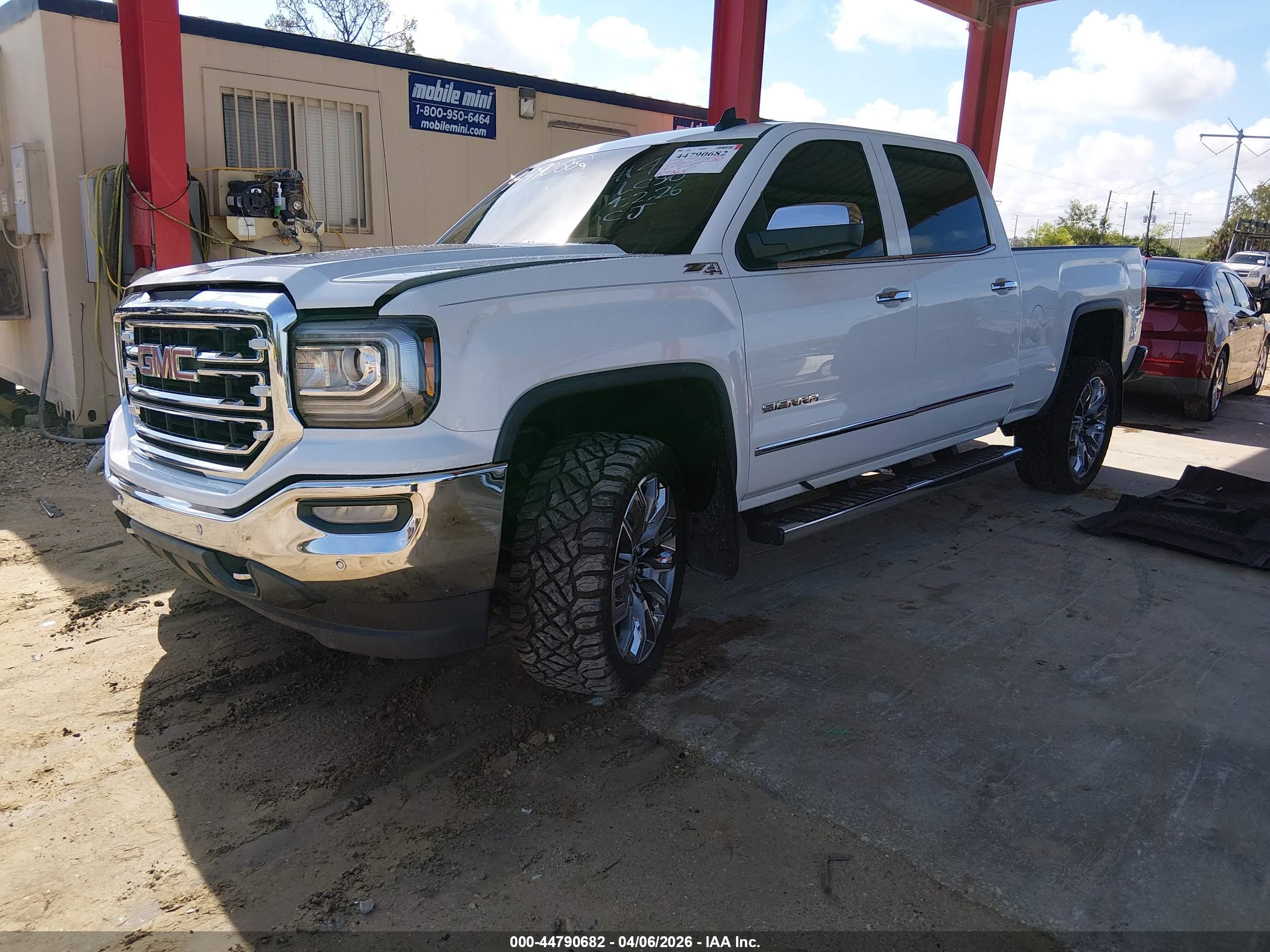 GMC SIERRA image 2