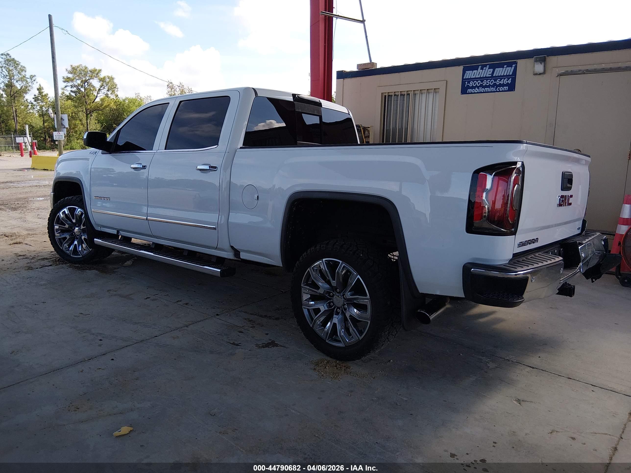 GMC SIERRA image 3