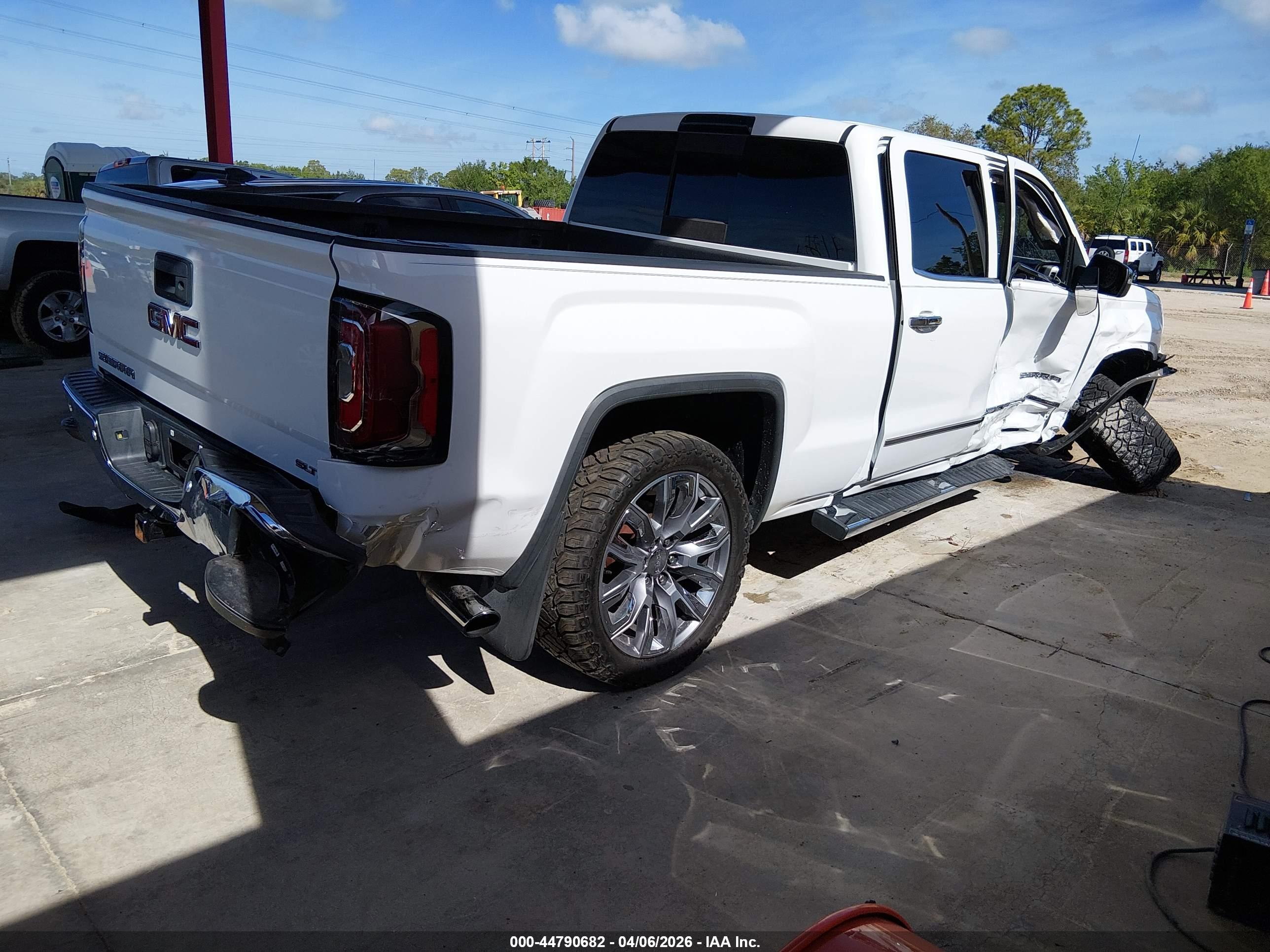 GMC SIERRA image 4