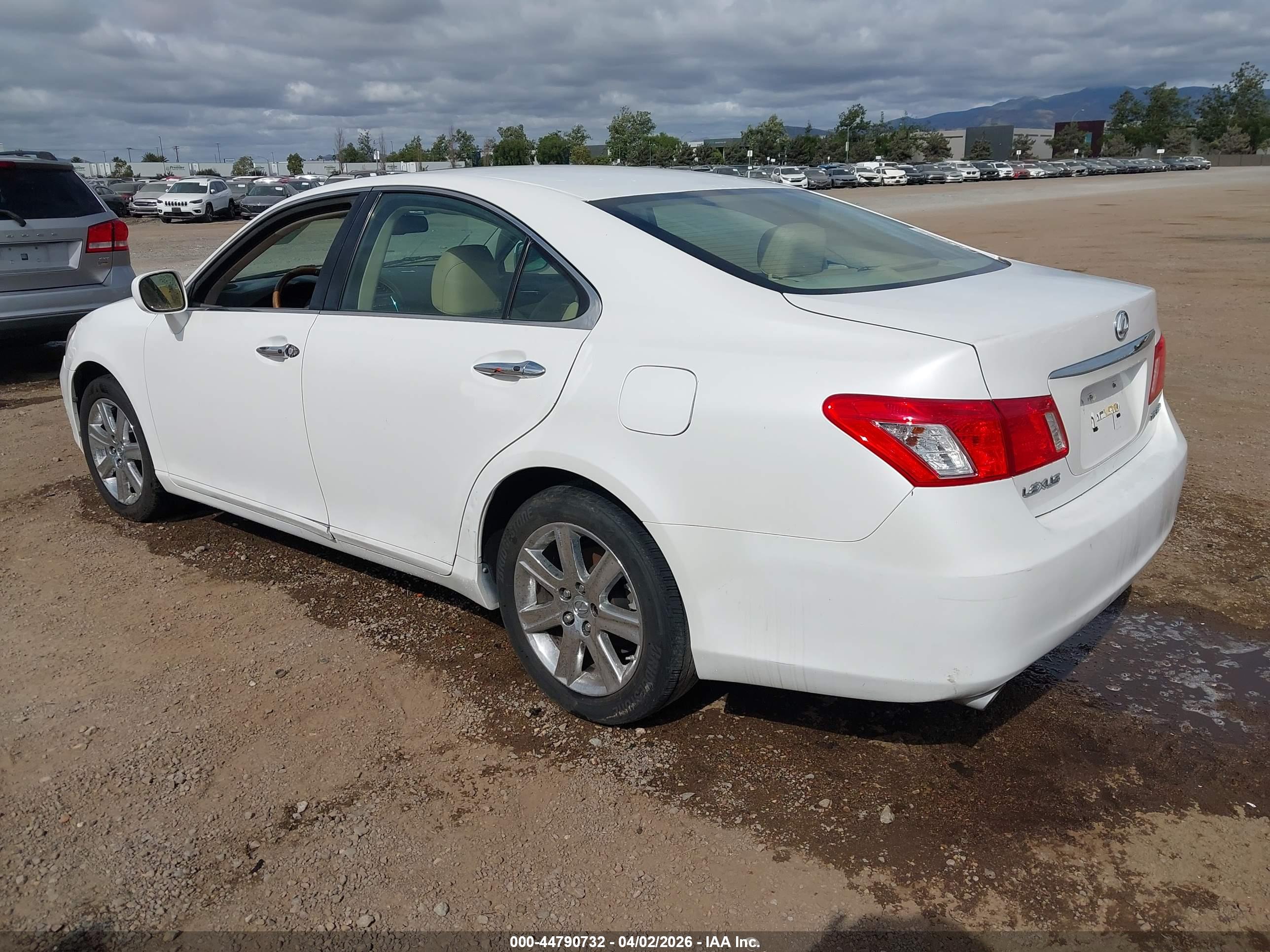 LEXUS ES image 3