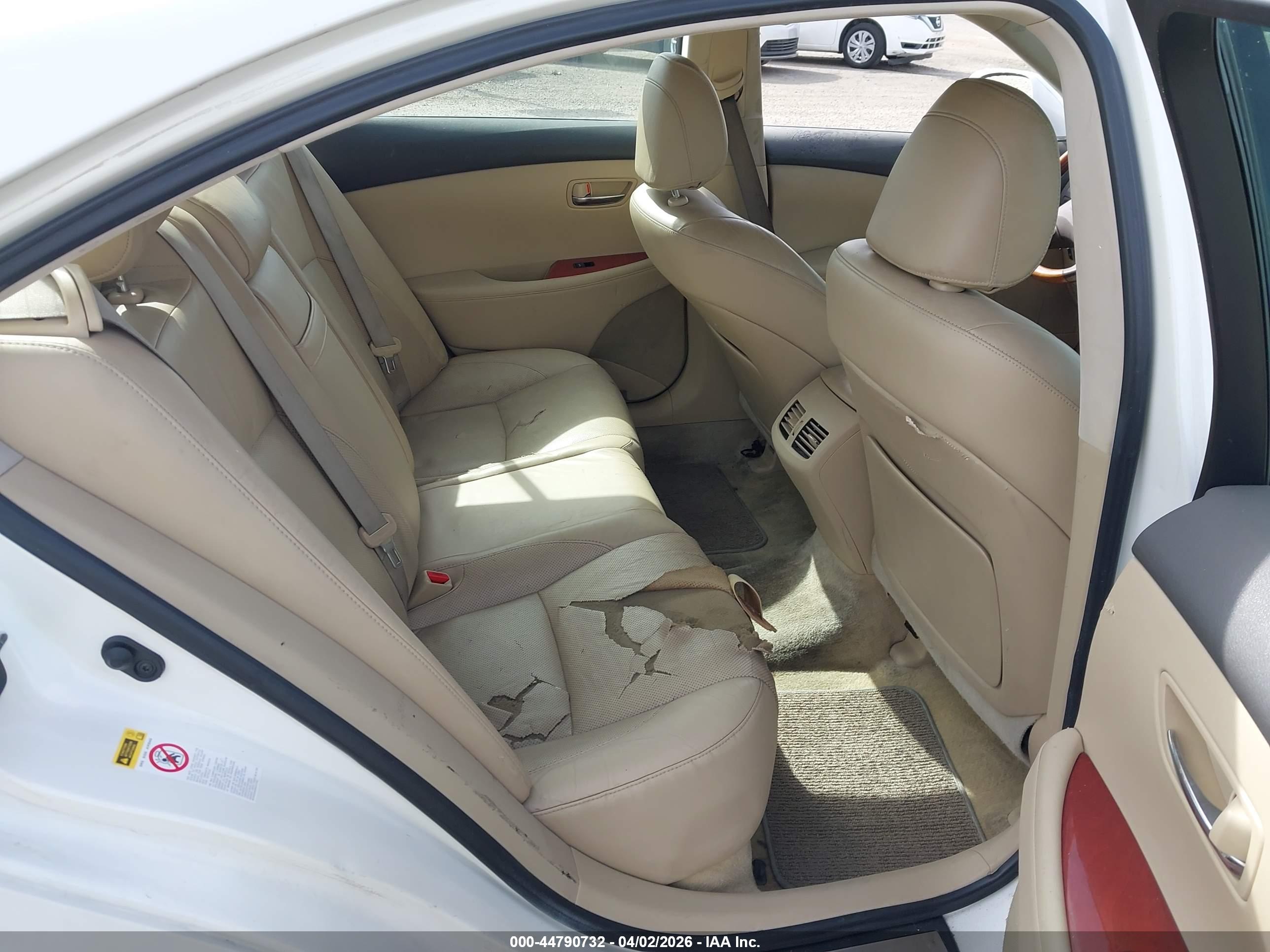 LEXUS ES image 8