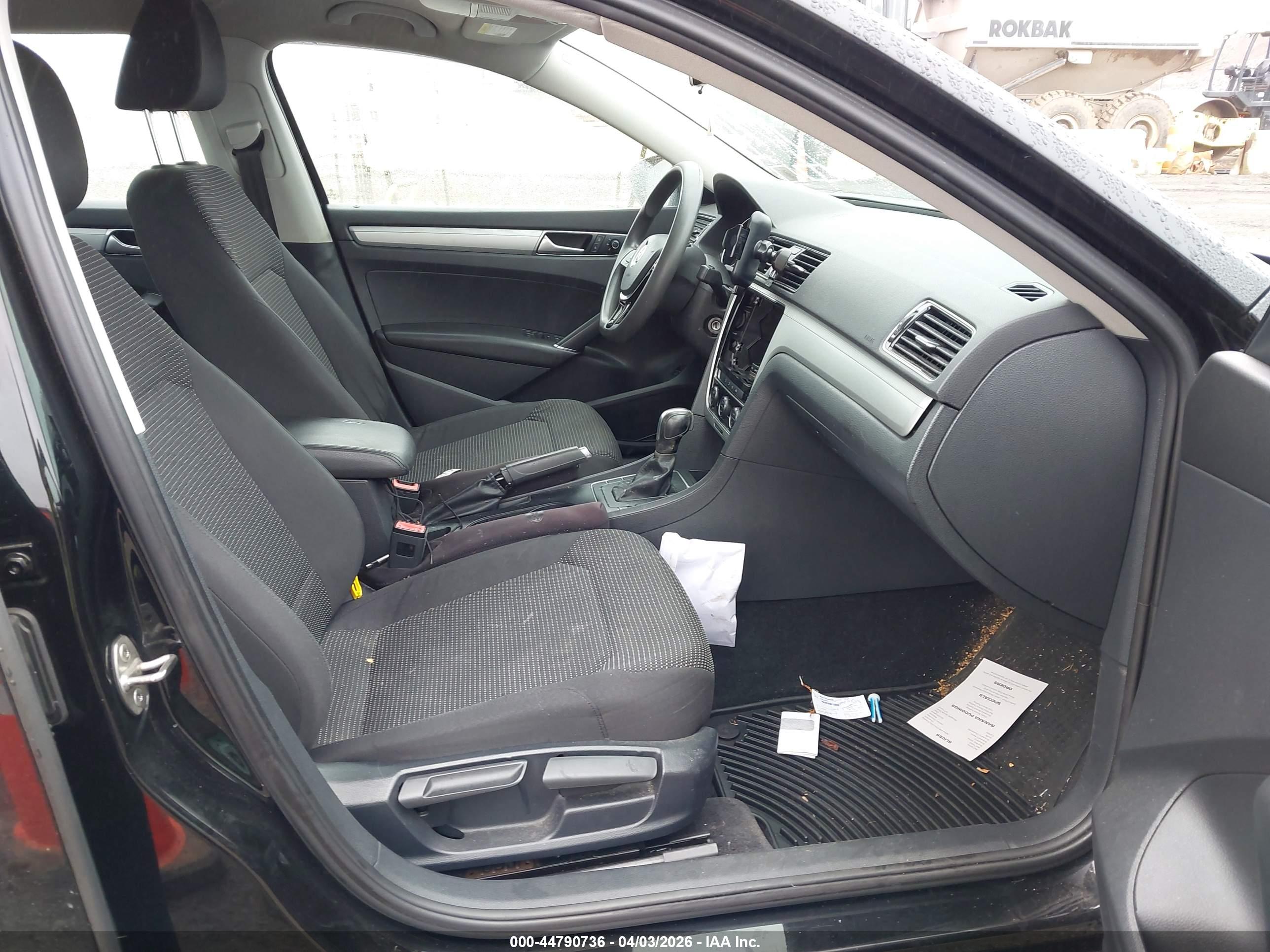 VOLKSWAGEN PASSAT image 5